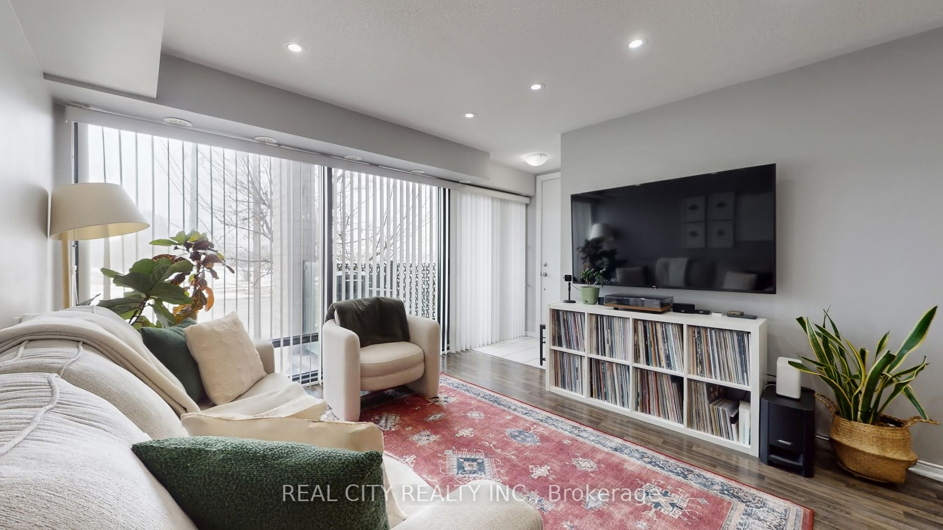 142 Widdicombe Hill Boulevard 511 Property Photo 3