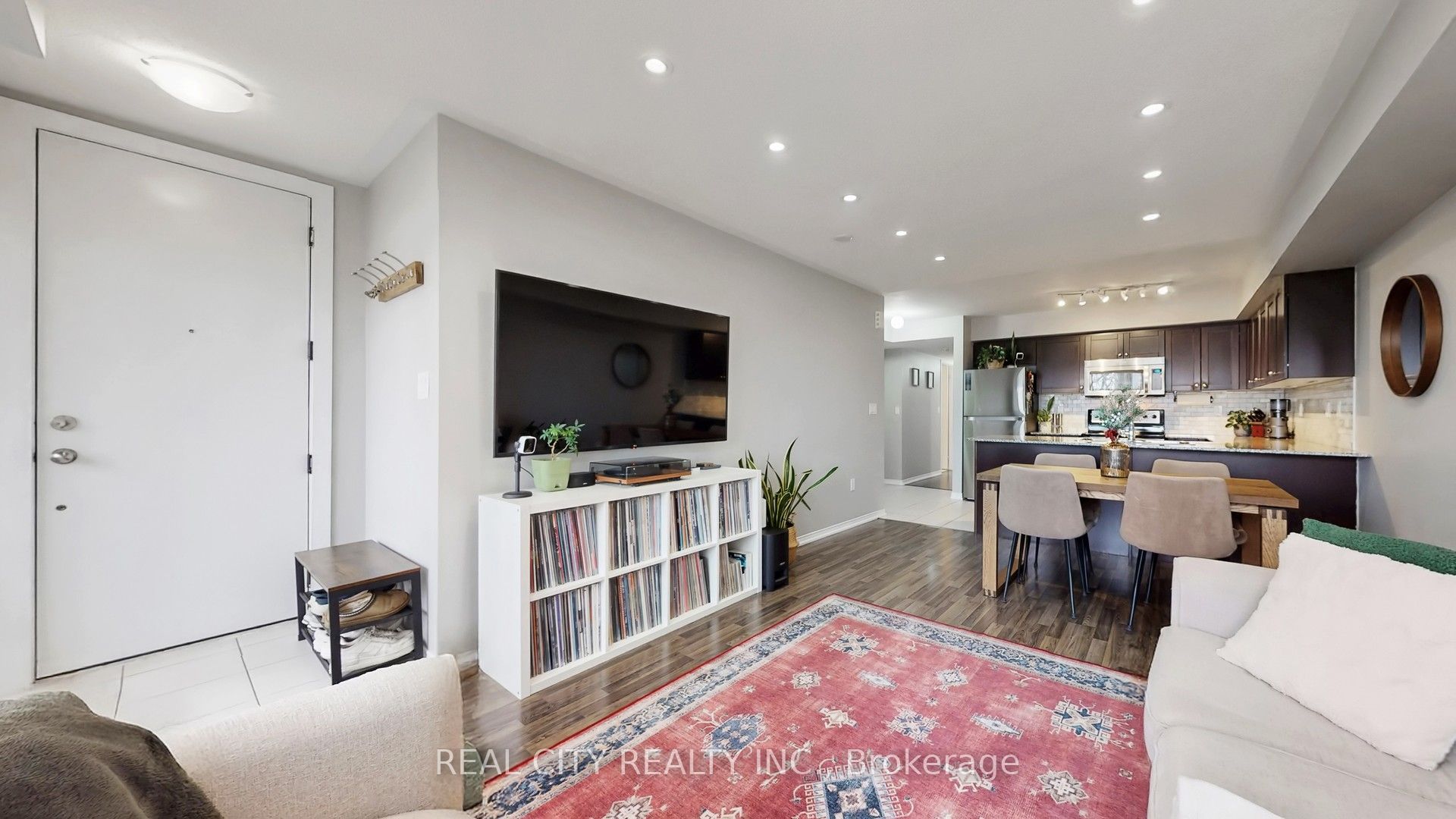 142 Widdicombe Hill Boulevard 511 Property Photo 6
