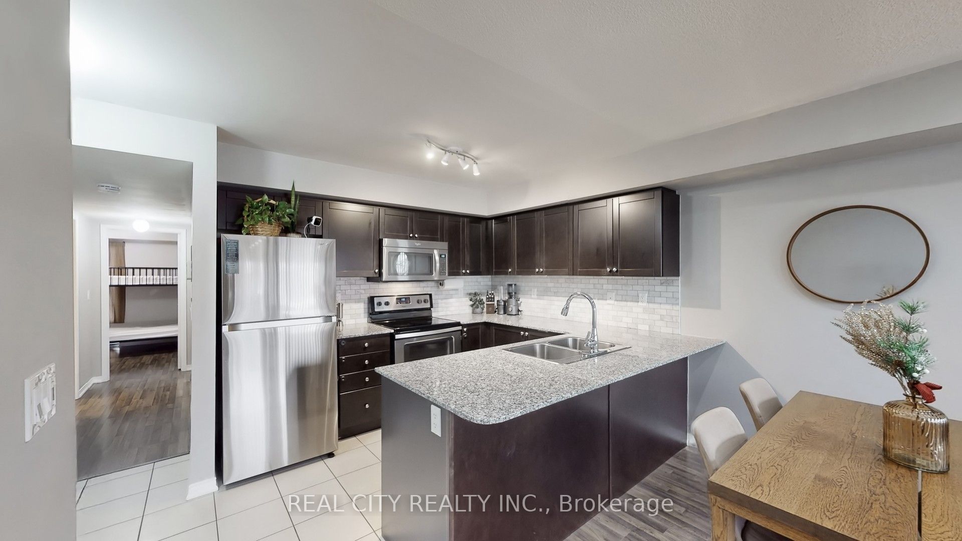 142 Widdicombe Hill Boulevard 511 Property Photo 8