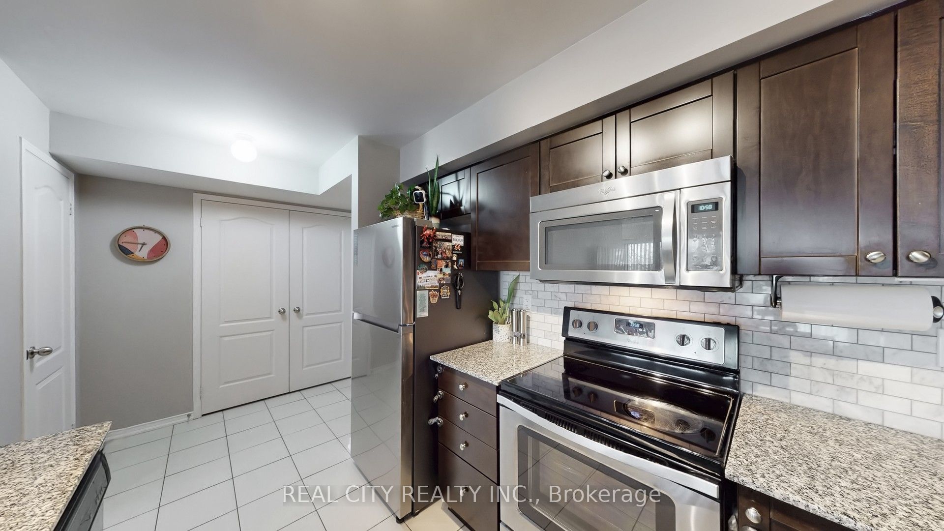 142 Widdicombe Hill Boulevard 511 Property Photo 9