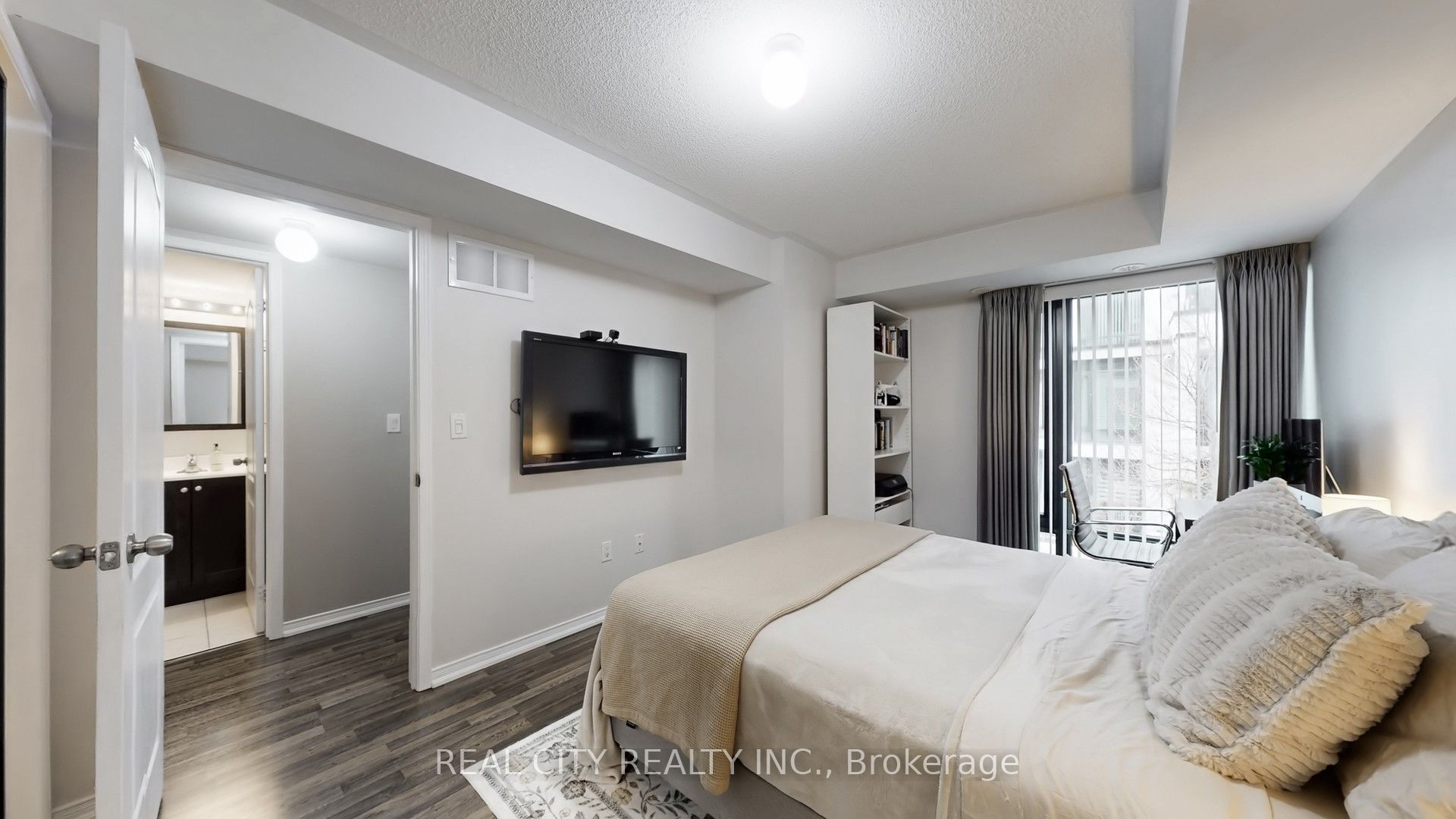 142 Widdicombe Hill Boulevard 511 Property Photo 13
