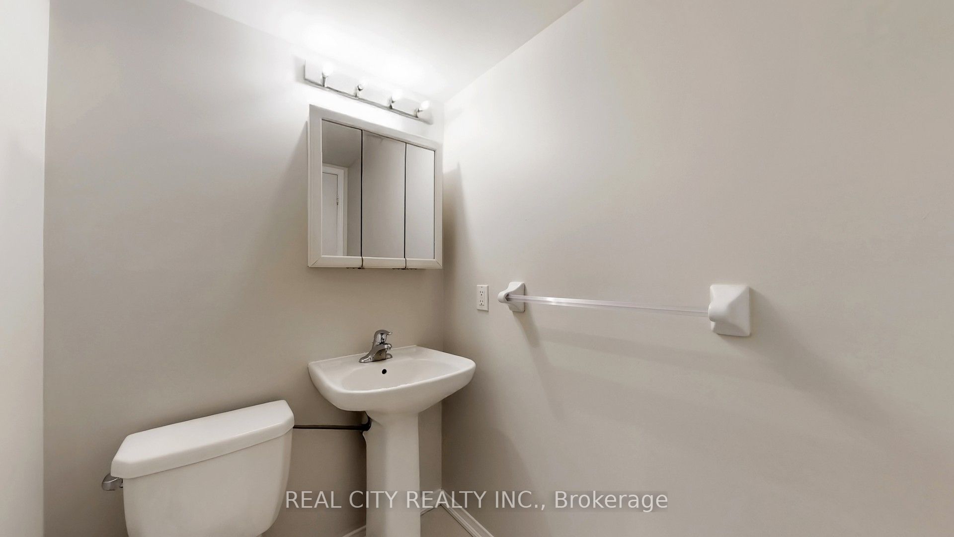 142 Widdicombe Hill Boulevard 511 Property Photo 15
