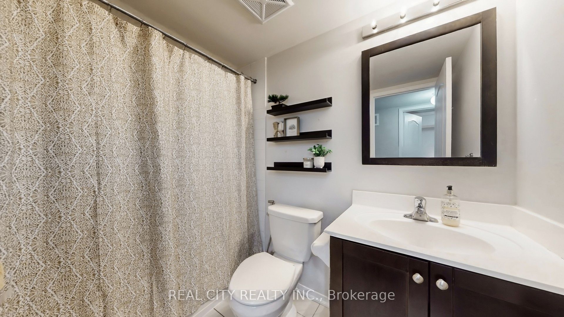 142 Widdicombe Hill Boulevard 511 Property Photo 18