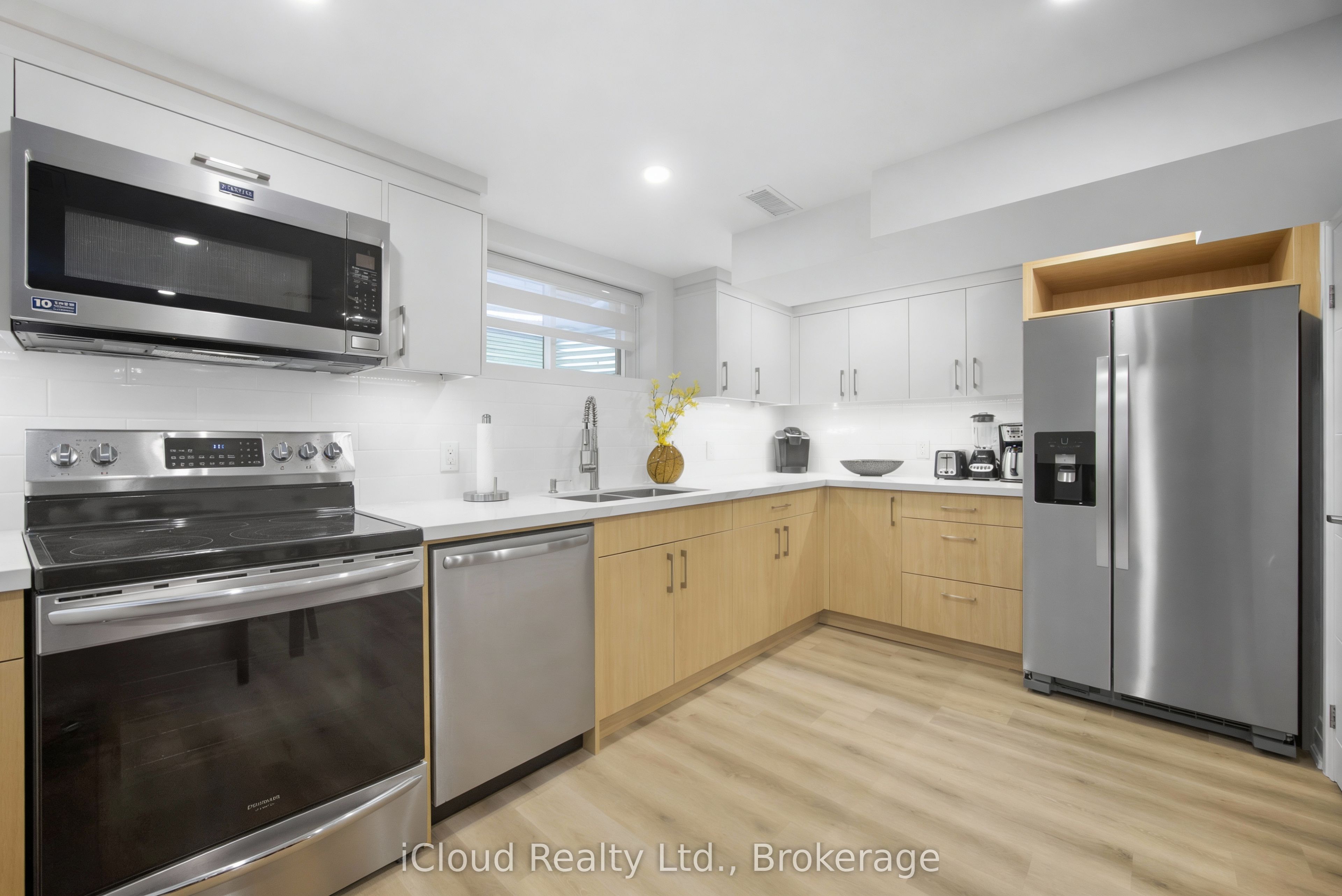 23 Swanhurst Boulevard B Property Photo 1