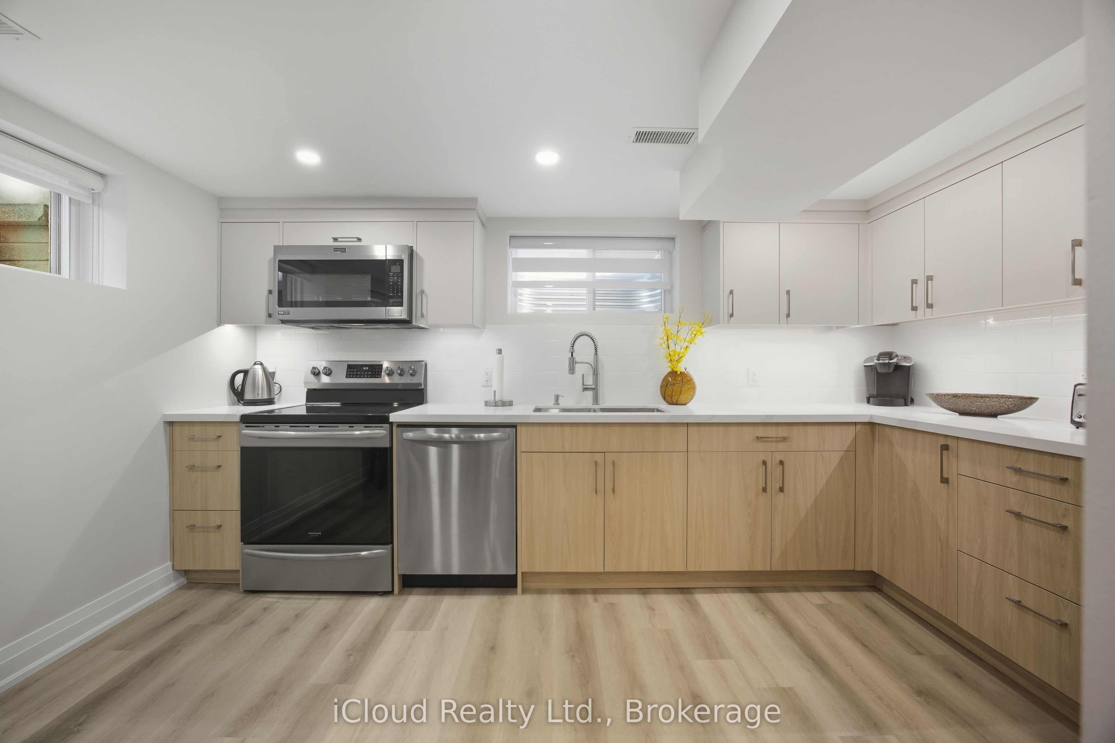 23 Swanhurst Boulevard B Property Photo 4