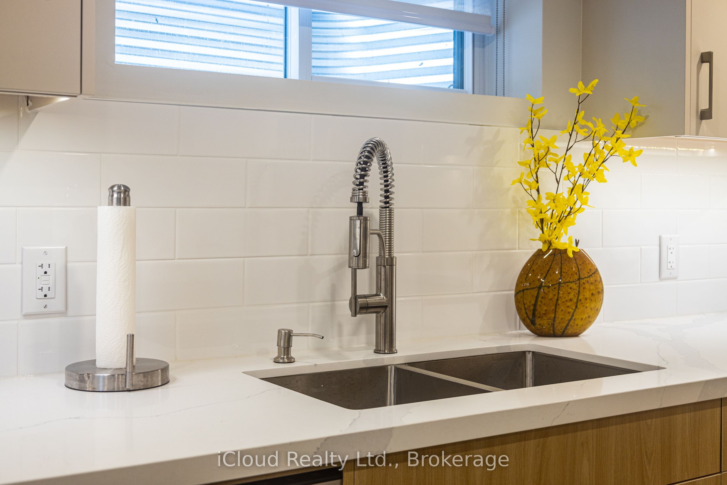 23 Swanhurst Boulevard B Property Photo 17