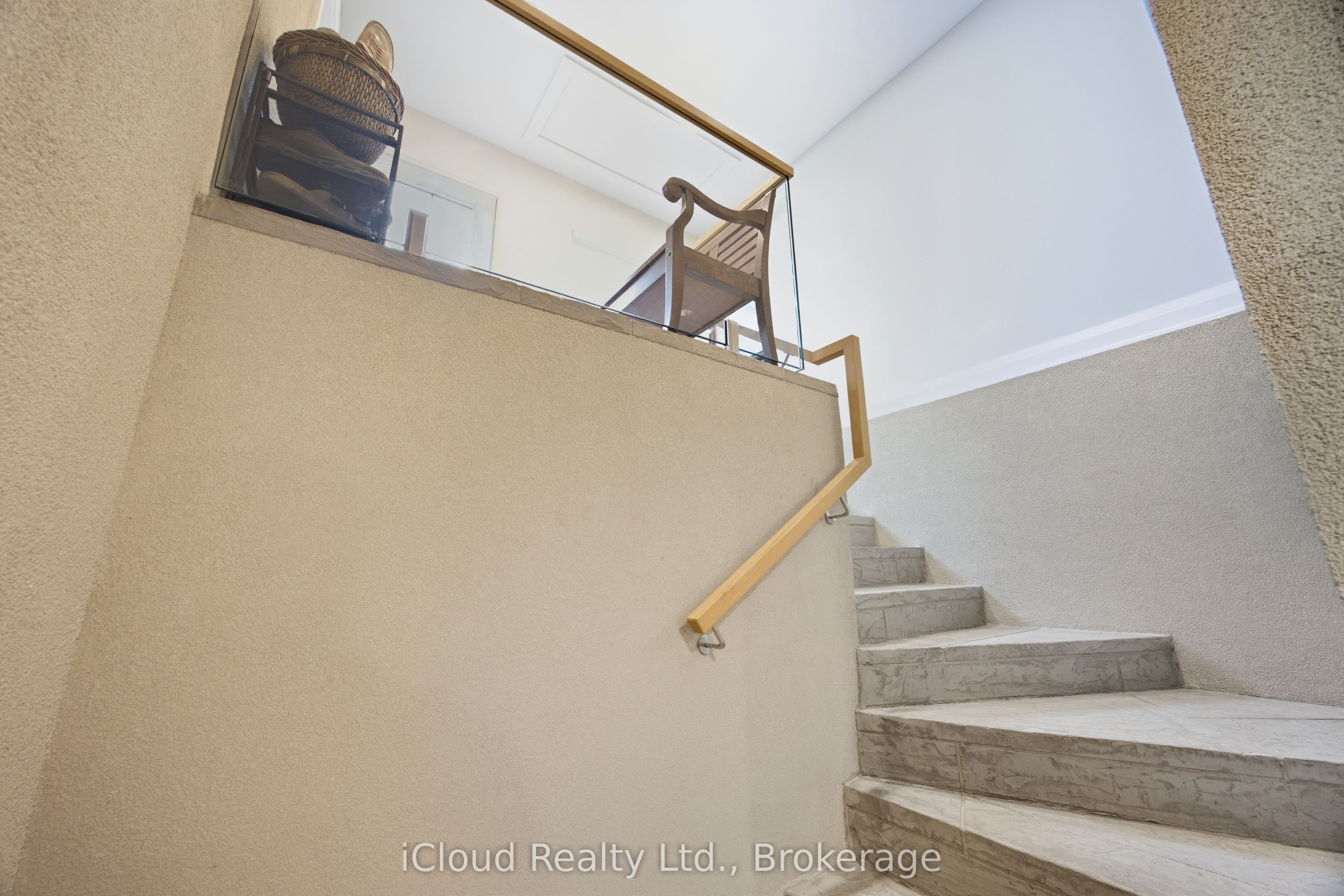 23 Swanhurst Boulevard B Property Photo 20
