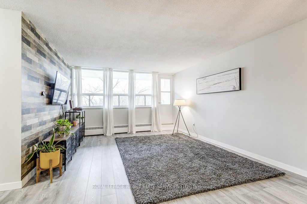 212 Kerr Street 601 Property Photo 16