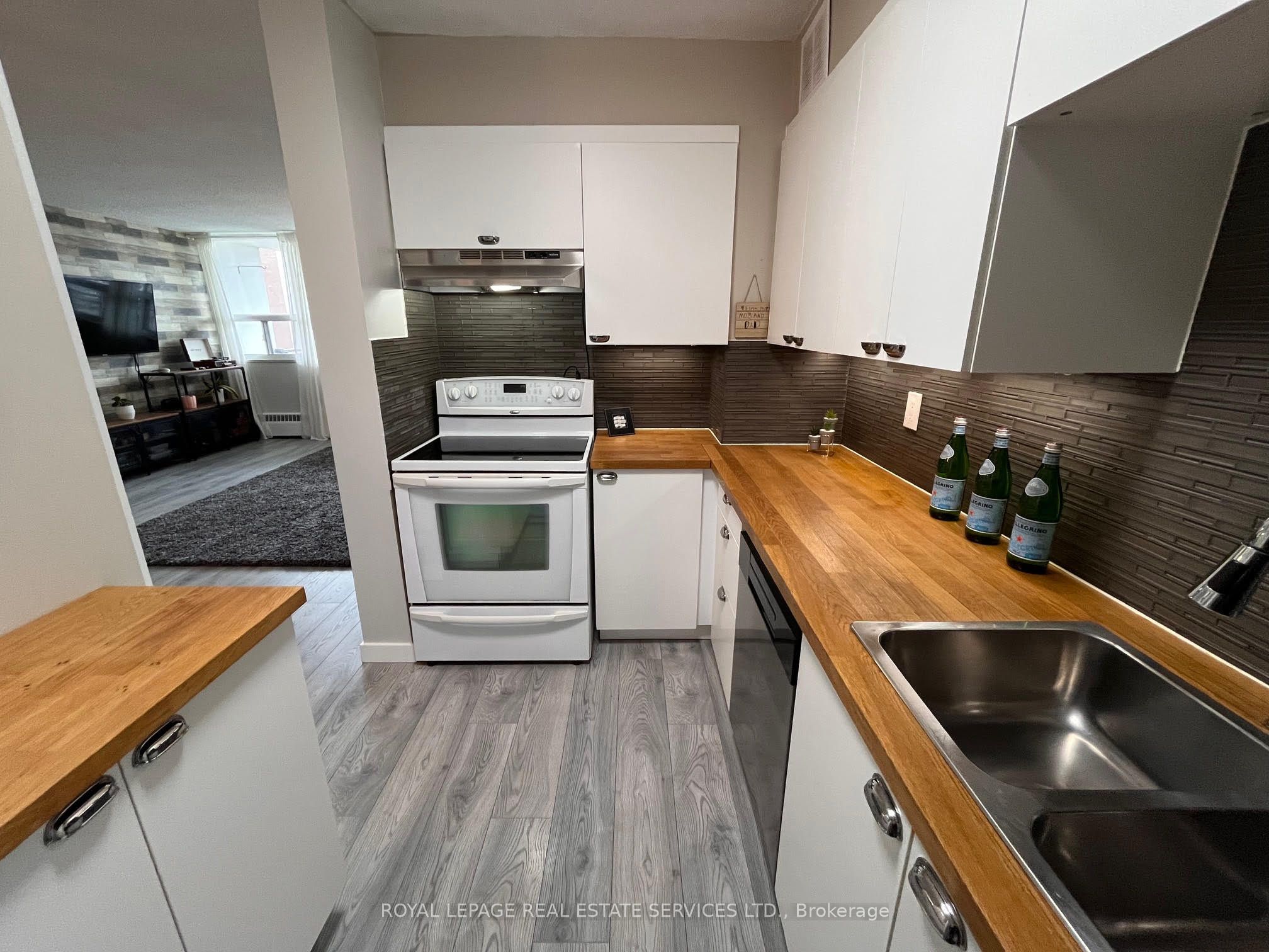 212 Kerr Street 601 Property Photo 22