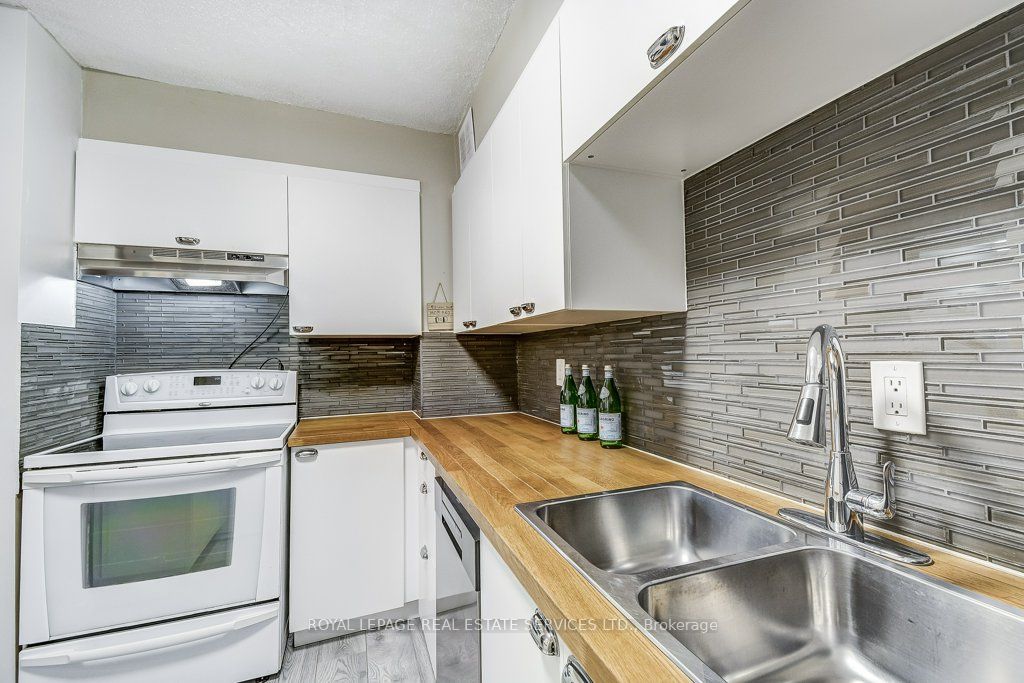 212 Kerr Street 601 Property Photo 24