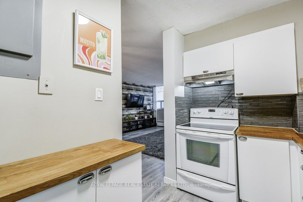 212 Kerr Street 601 Property Photo 25