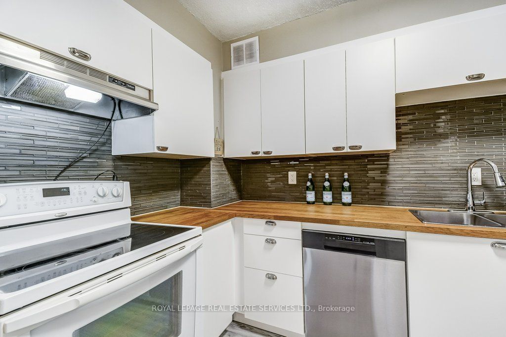 212 Kerr Street 601 Property Photo 26