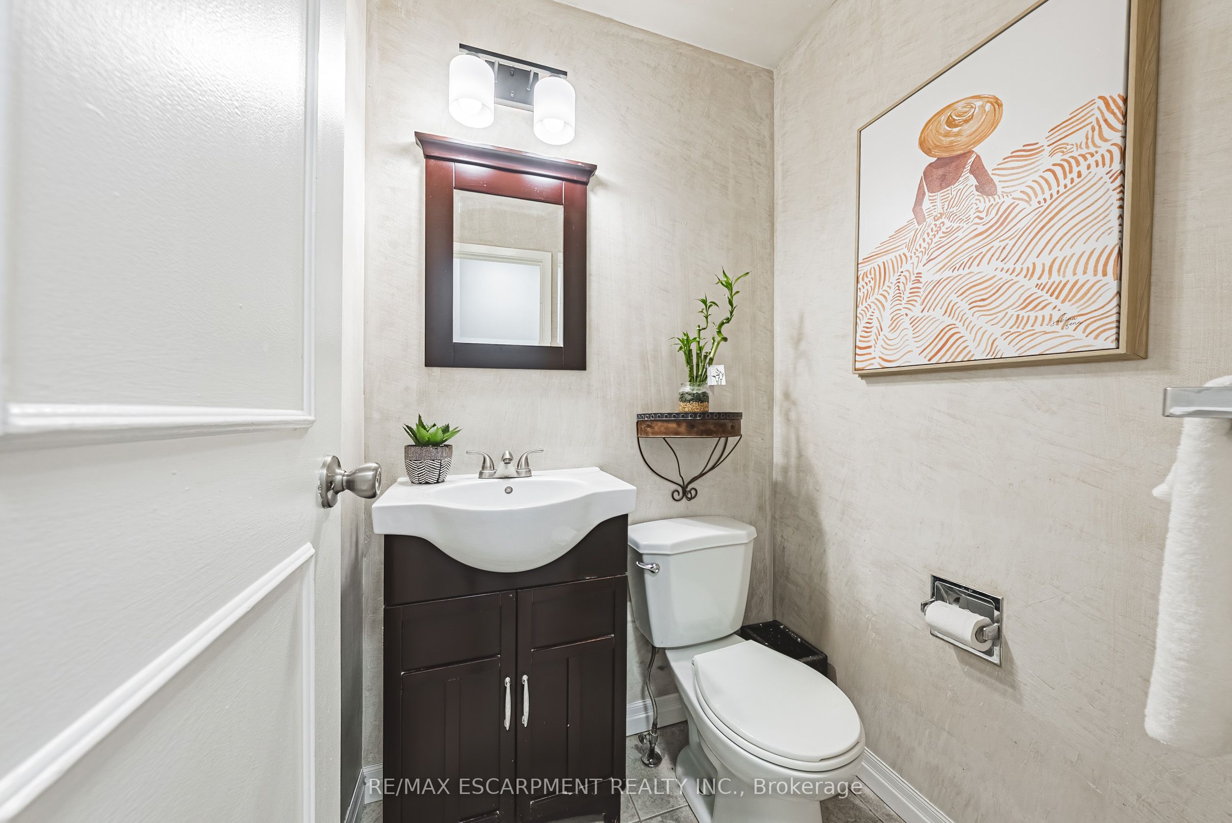 2220 Upper Middle Road 4 Property Photo 8