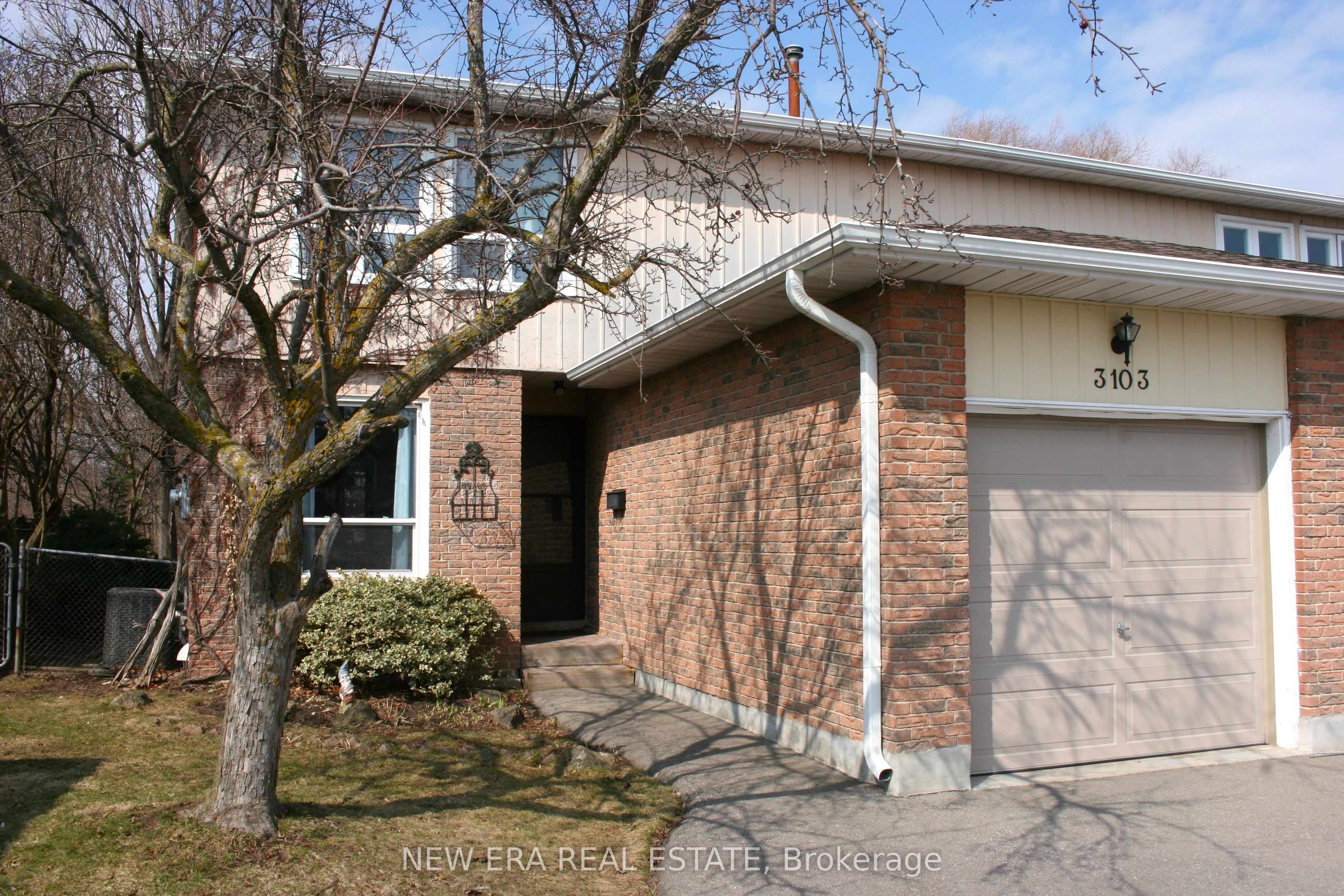 3103 Autumn Hill Crescent Property Photo 2