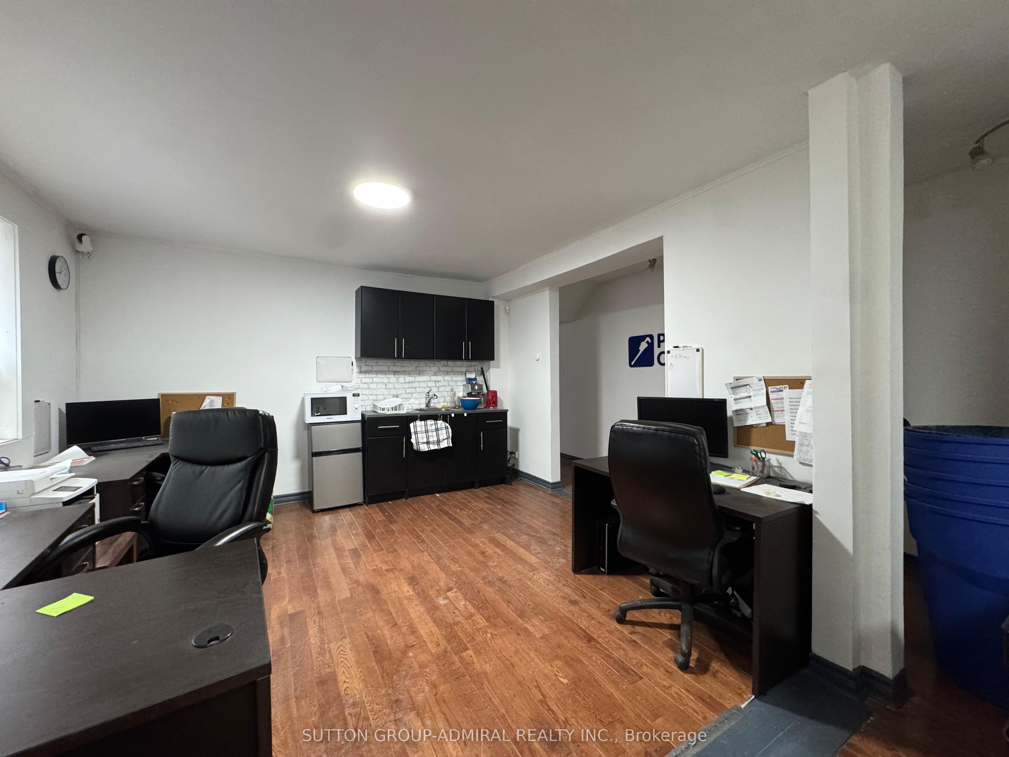 2000 Eglinton Avenue W Property Photo 6