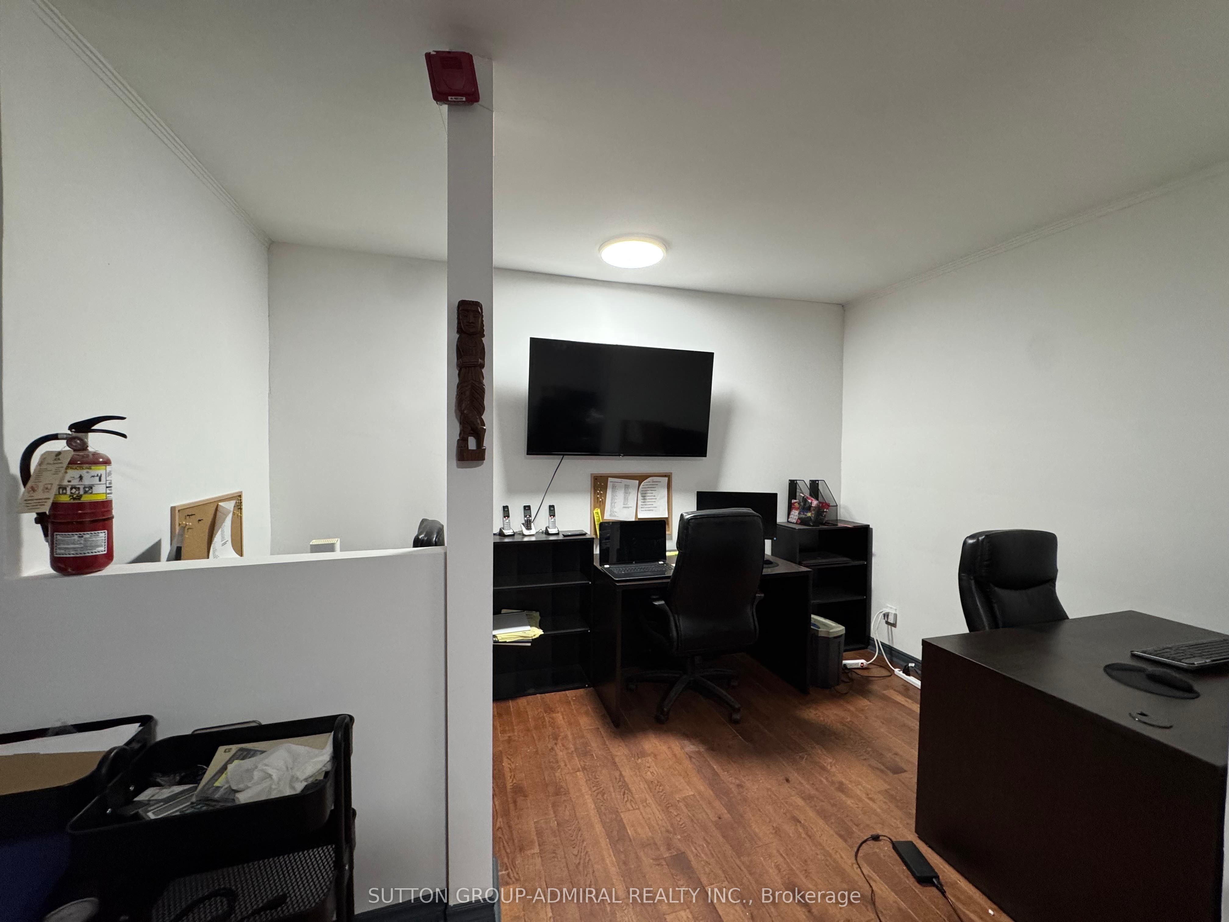 2000 Eglinton Avenue W Property Photo 7