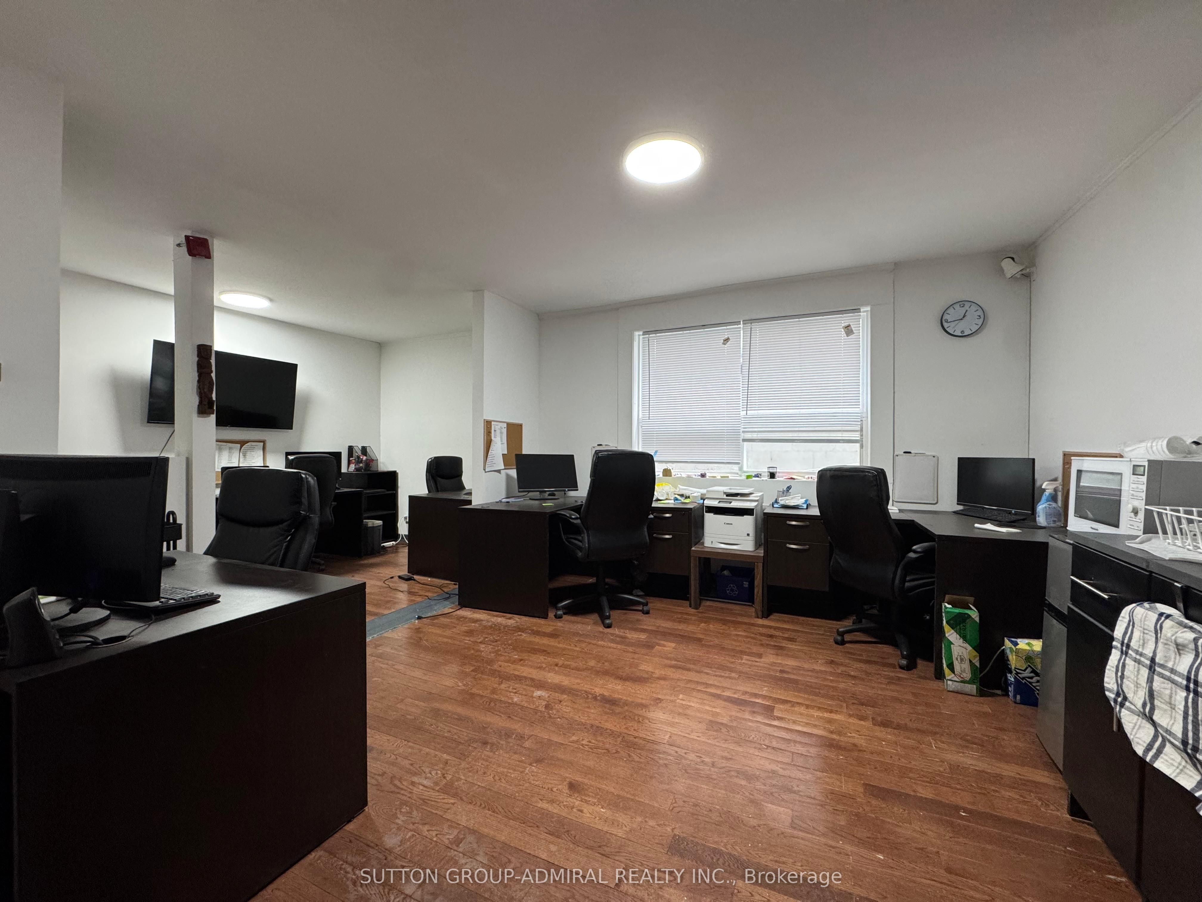 2000 Eglinton Avenue W Property Photo 8