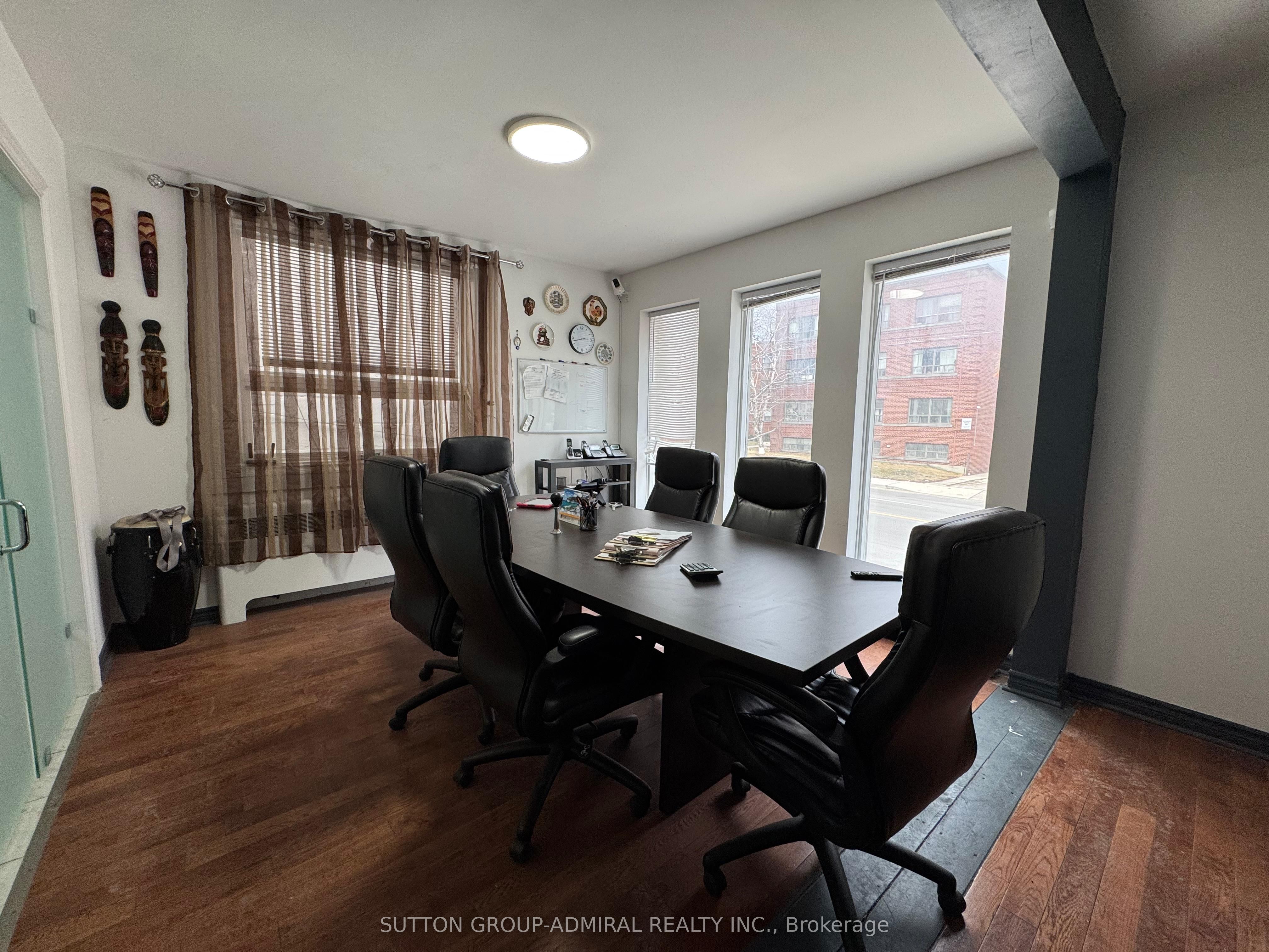 2000 Eglinton Avenue W Property Photo 9