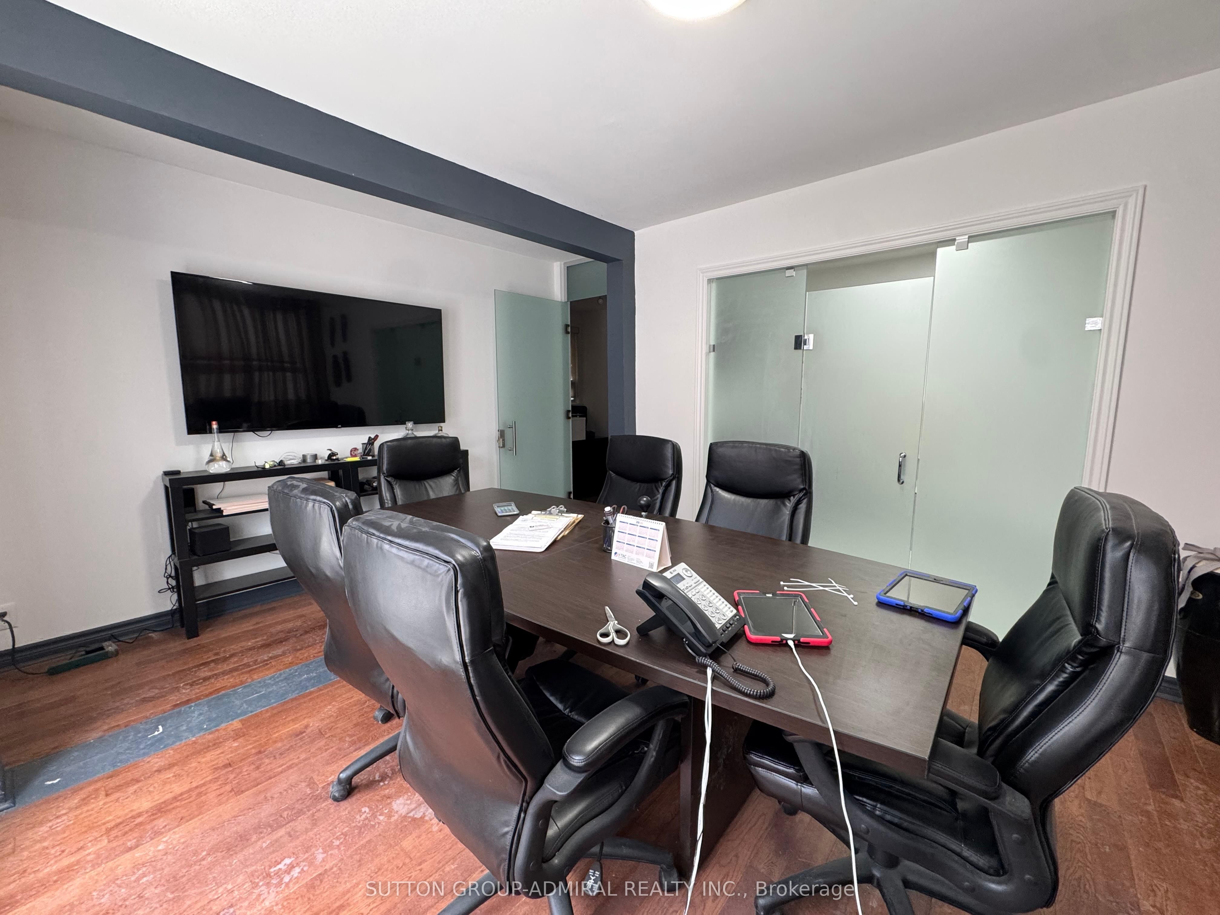 2000 Eglinton Avenue W Property Photo 10