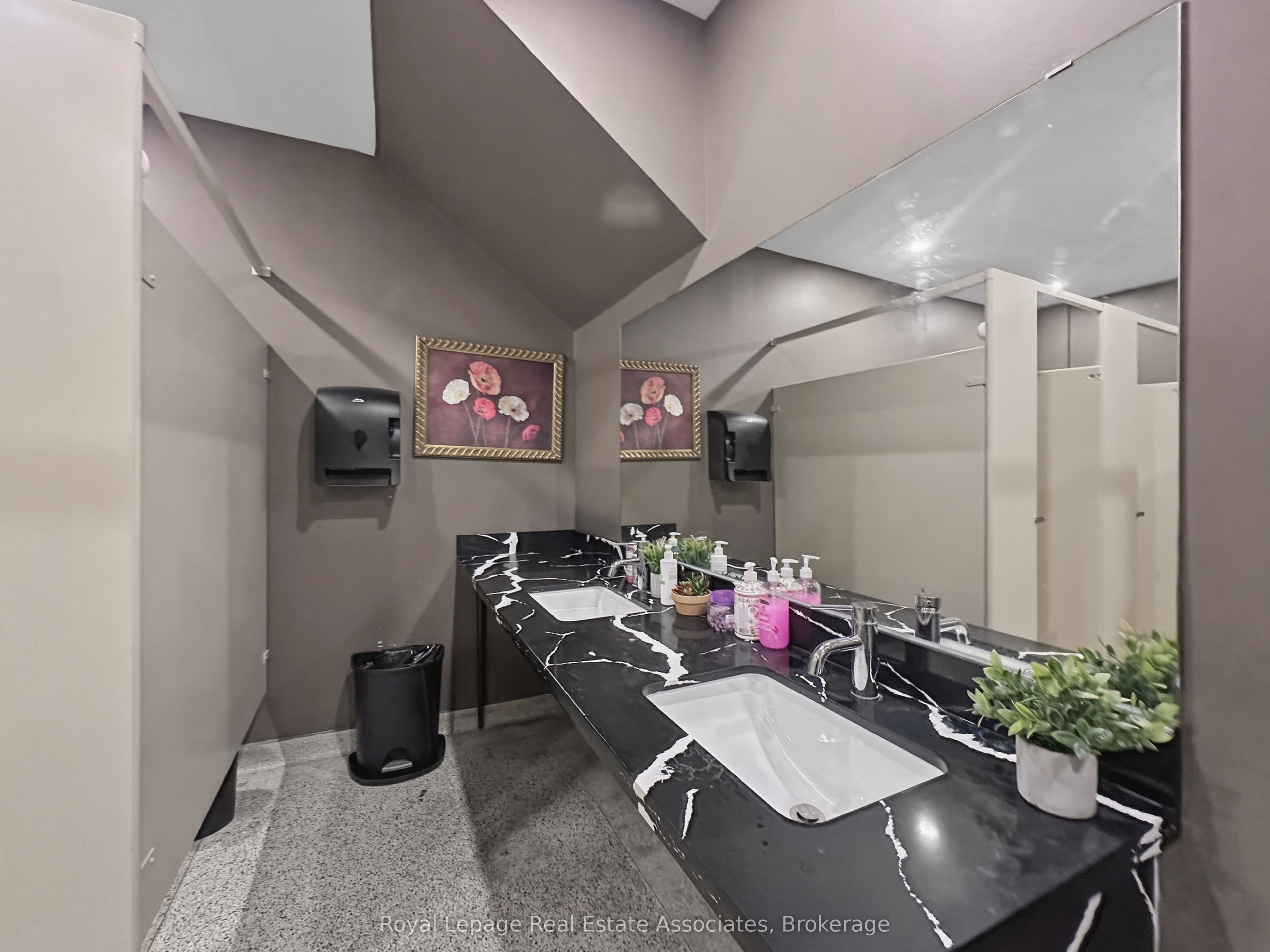 1850 Dundas Street Property Photo 21