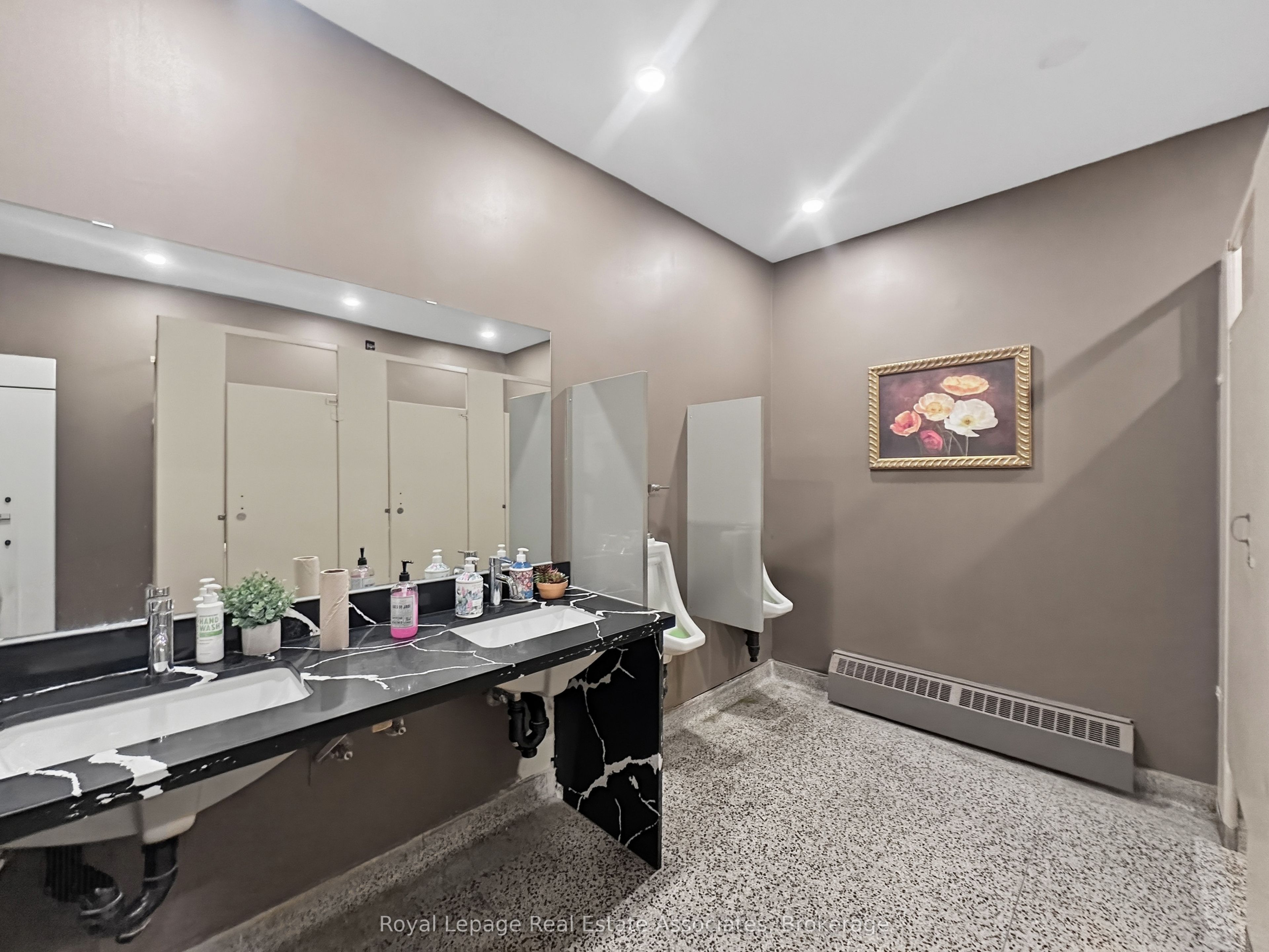 1850 Dundas Street Property Photo 23