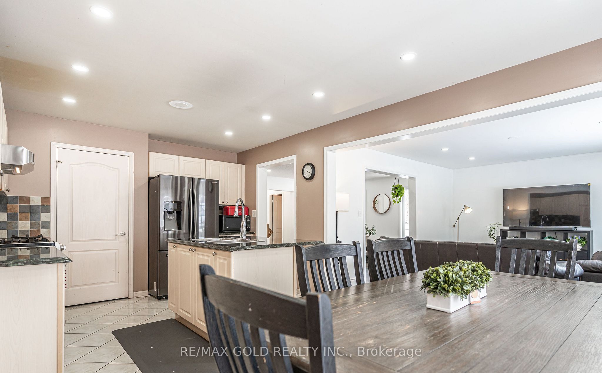 2 Zimmer Street Property Photo 15