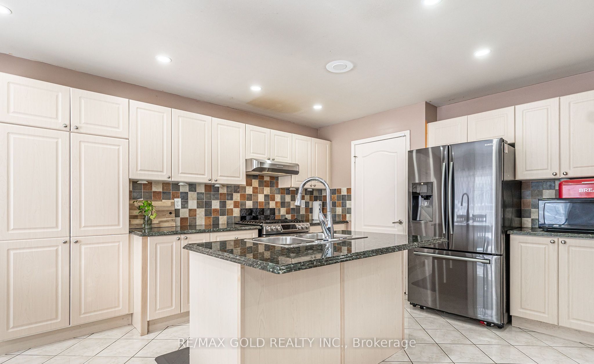 2 Zimmer Street Property Photo 16