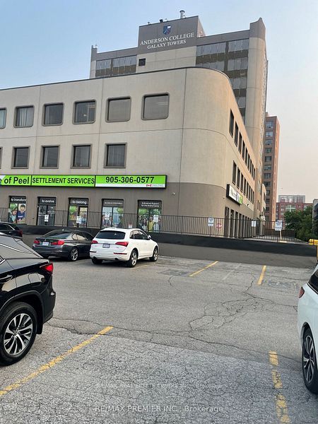 165 Dundas Street W Property Photo 4