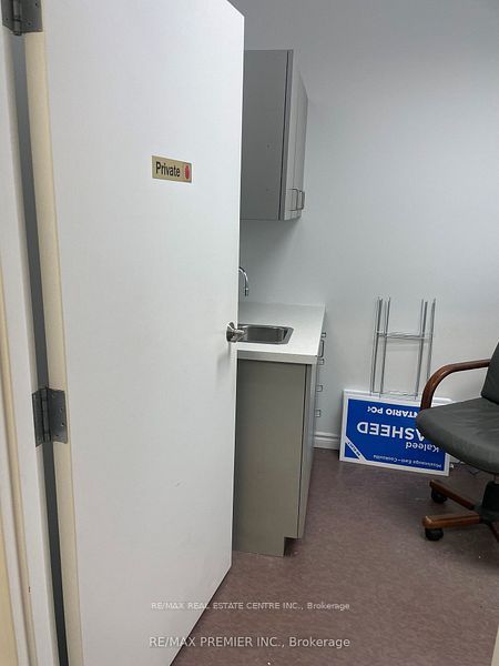 165 Dundas Street W Property Photo 6