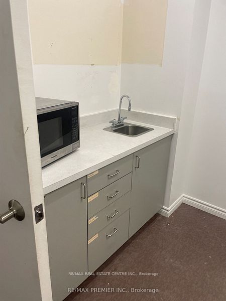 165 Dundas Street W Property Photo 9
