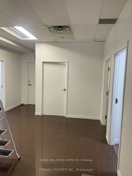 165 Dundas Street W Property Photo 10