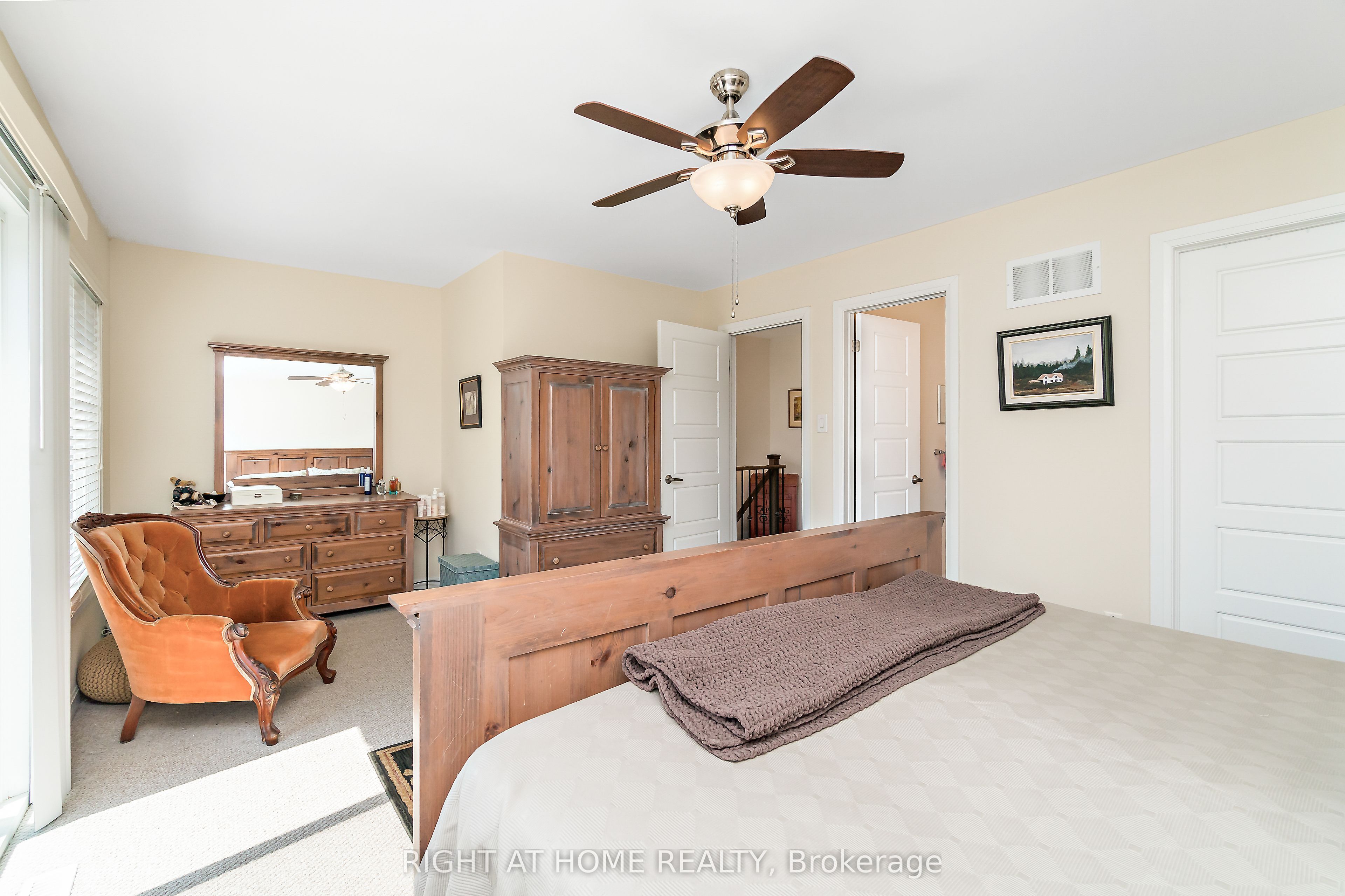 1268 Main Street E Property Photo 21