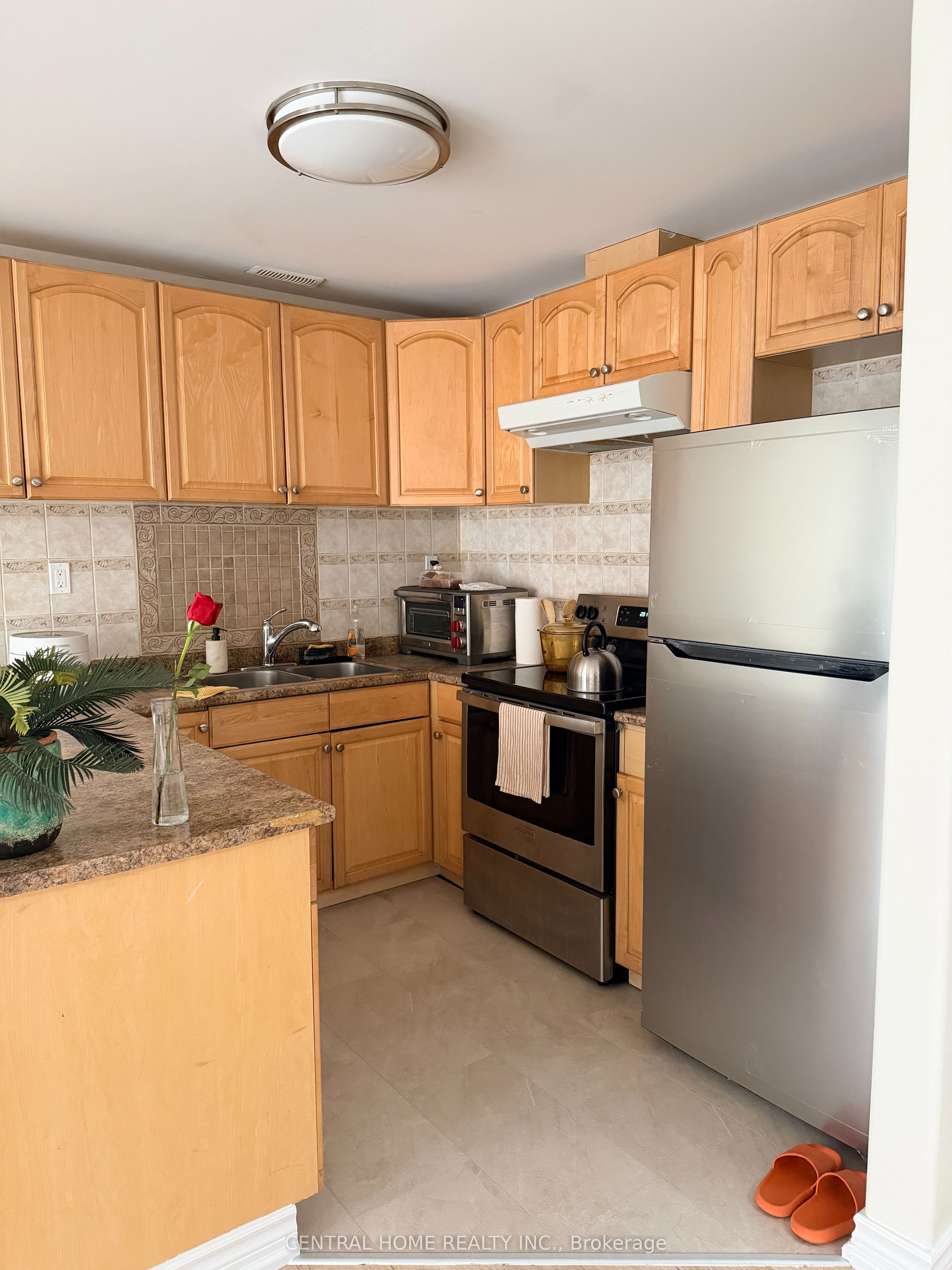414 Plains Road E Property Photo 8