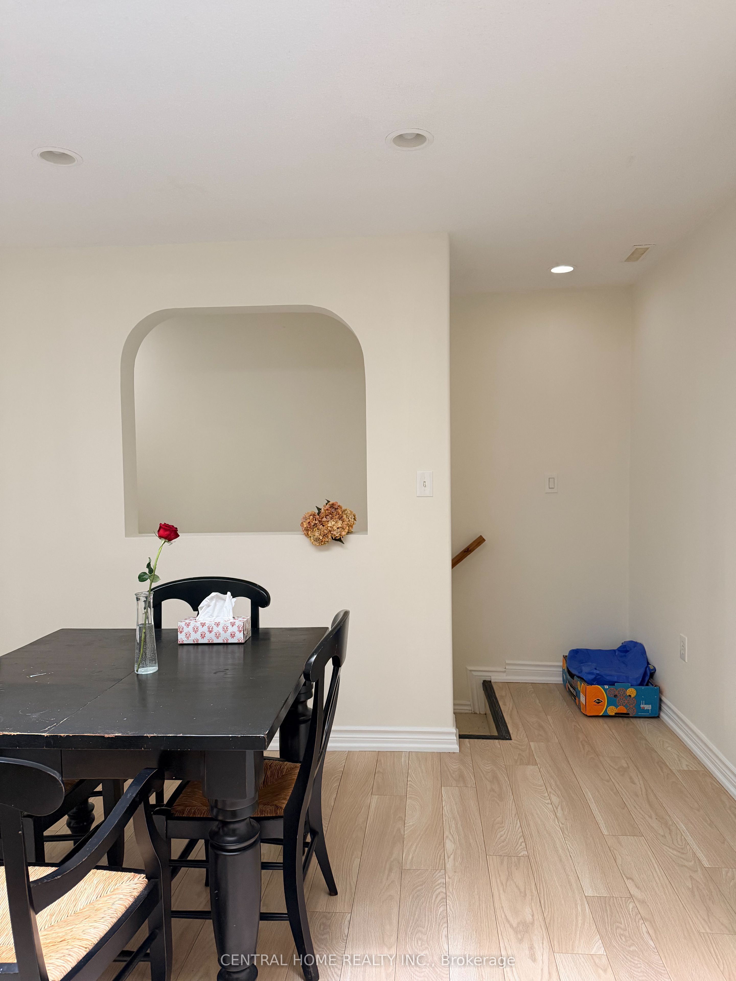 414 Plains Road E Property Photo 15