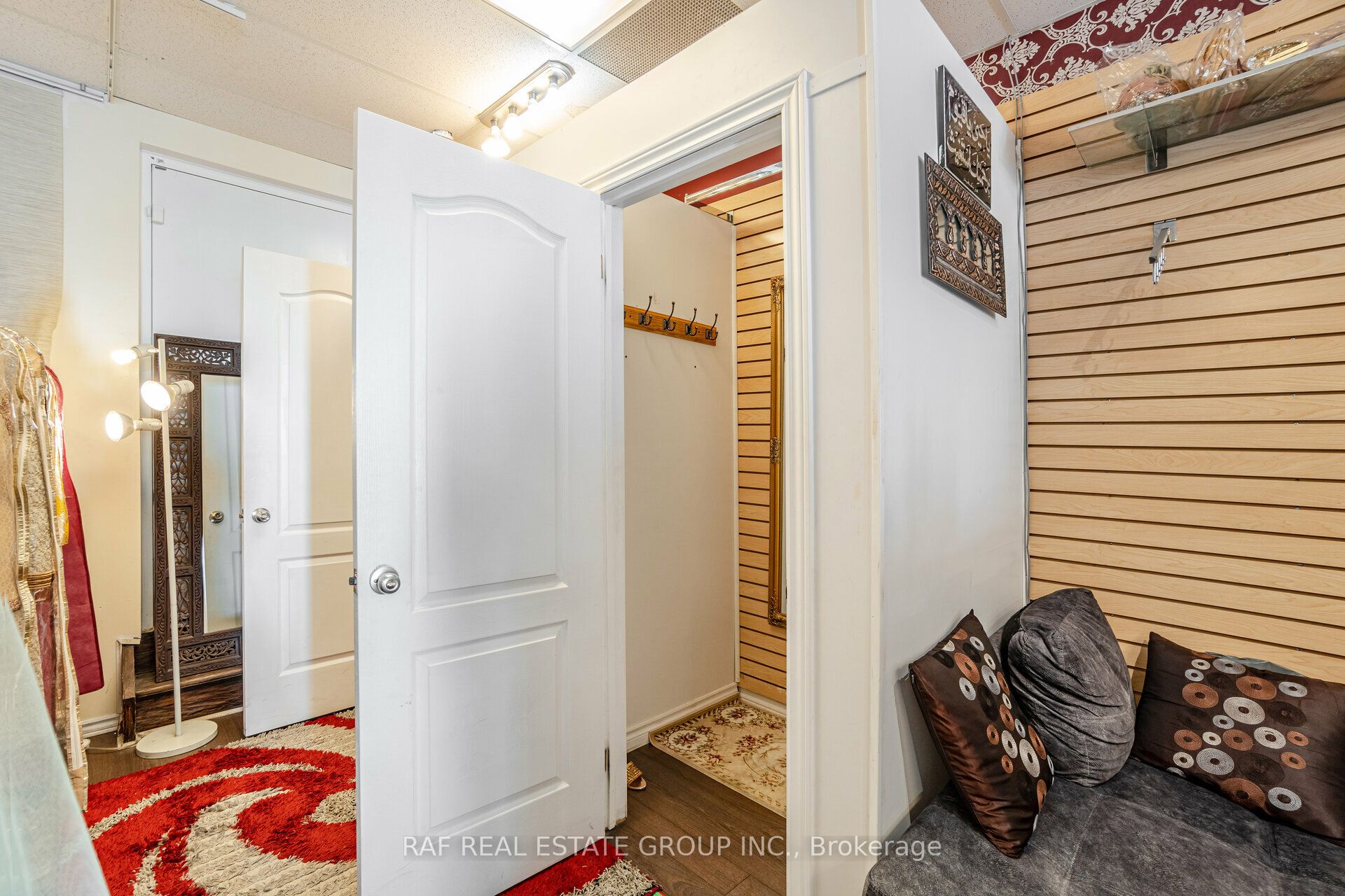 521 Thompson Road S 1 Property Photo 21