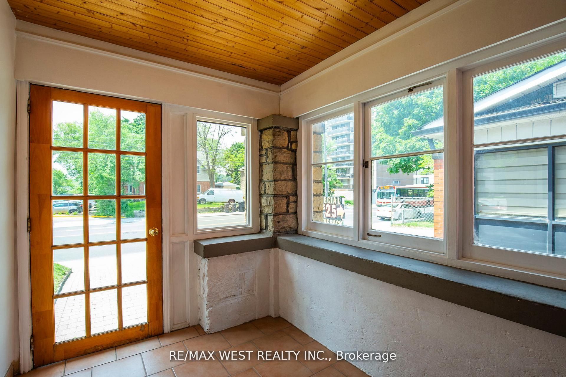 2317 Weston Road Property Photo 3