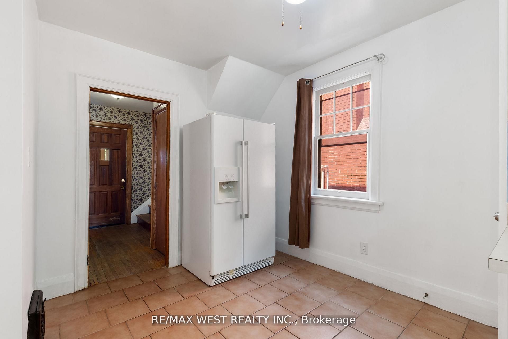 2317 Weston Road Property Photo 8