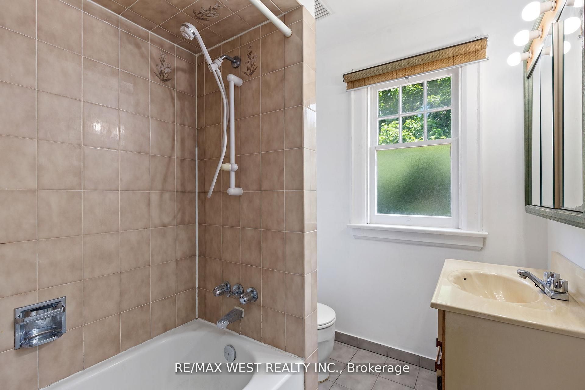 2317 Weston Road Property Photo 11