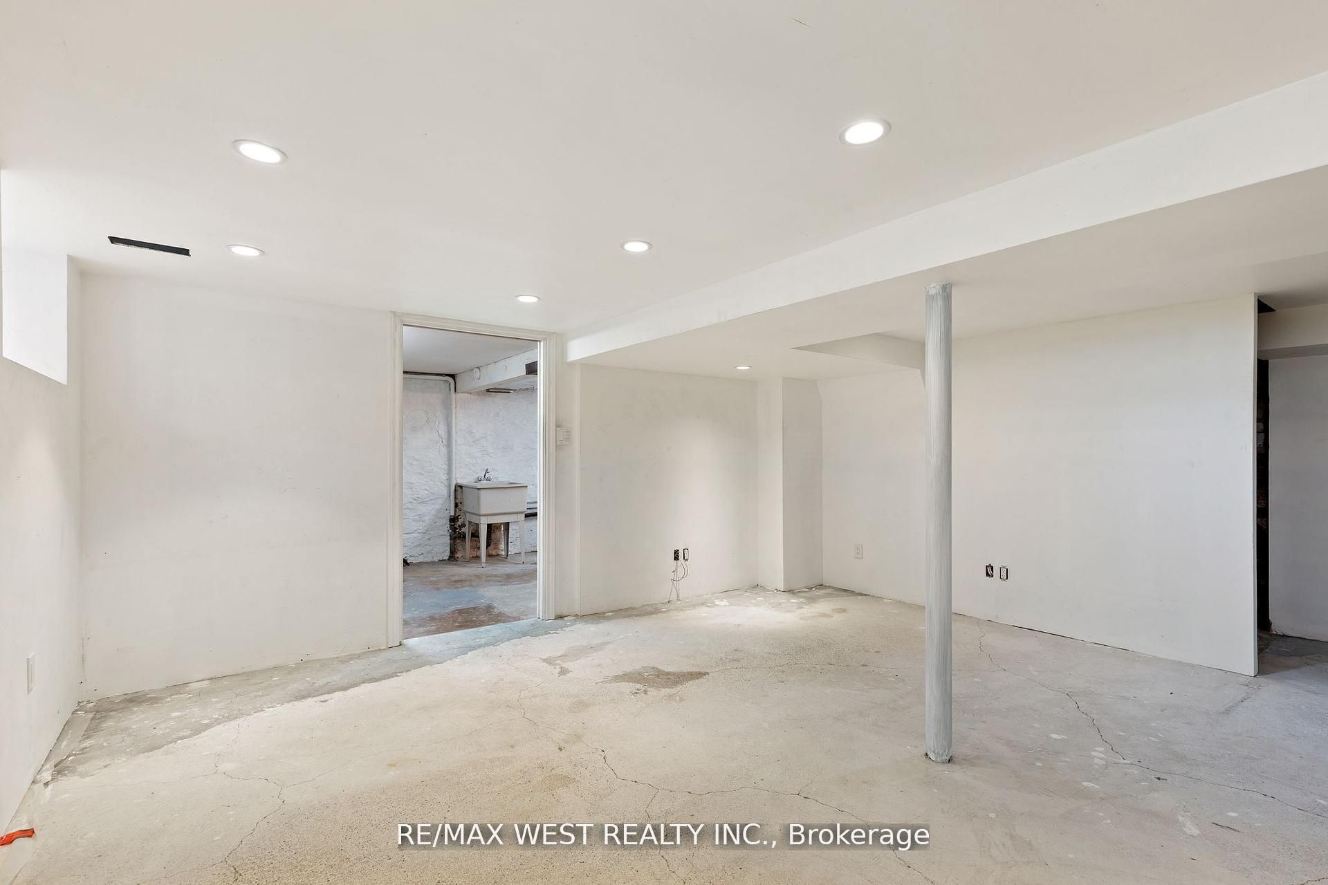 2317 Weston Road Property Photo 16