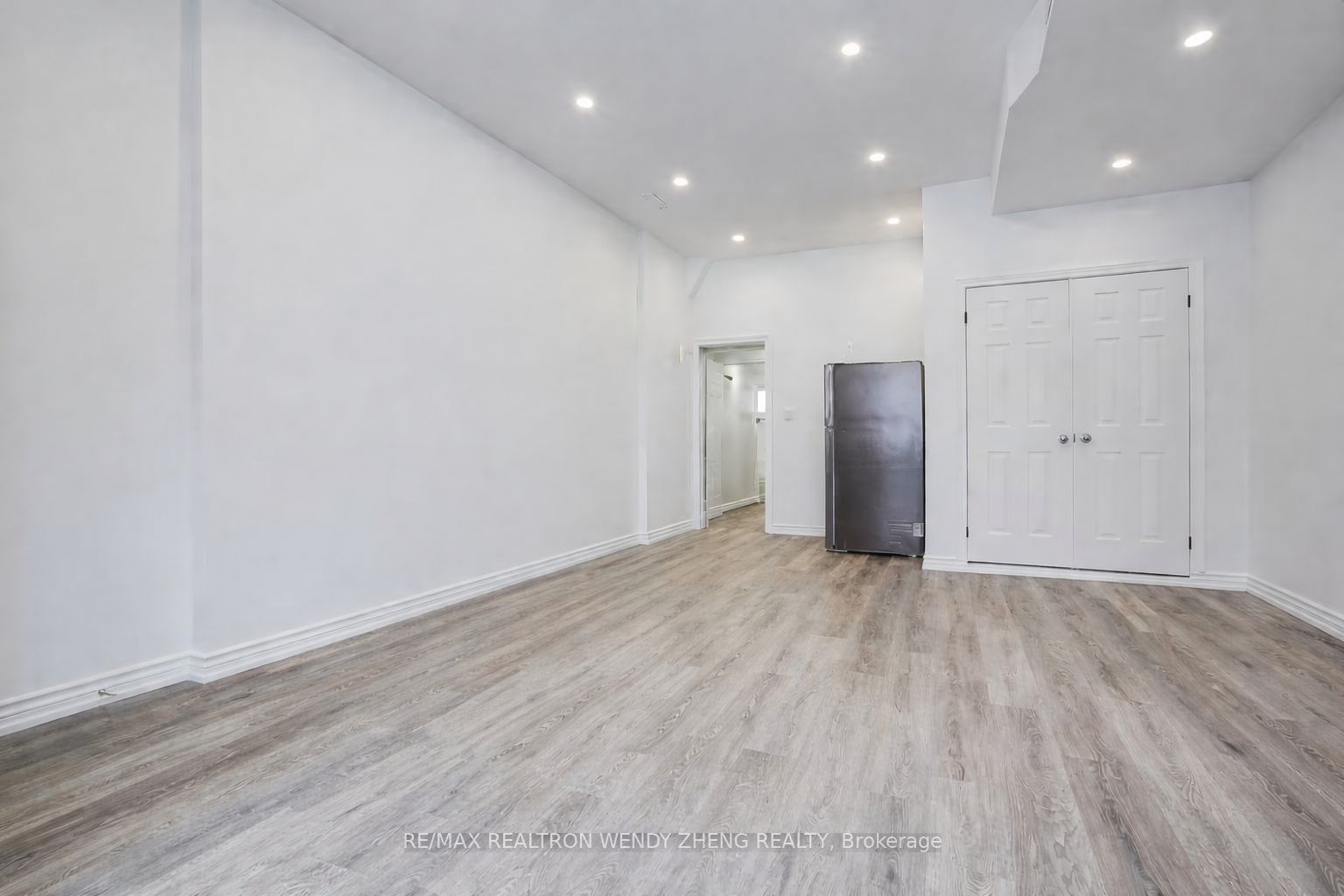 1015 Weston Road Property Photo 8
