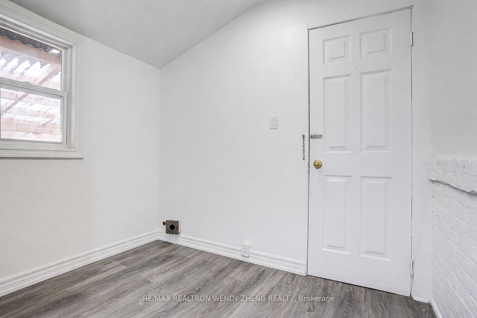 1015 Weston Road Property Photo 11