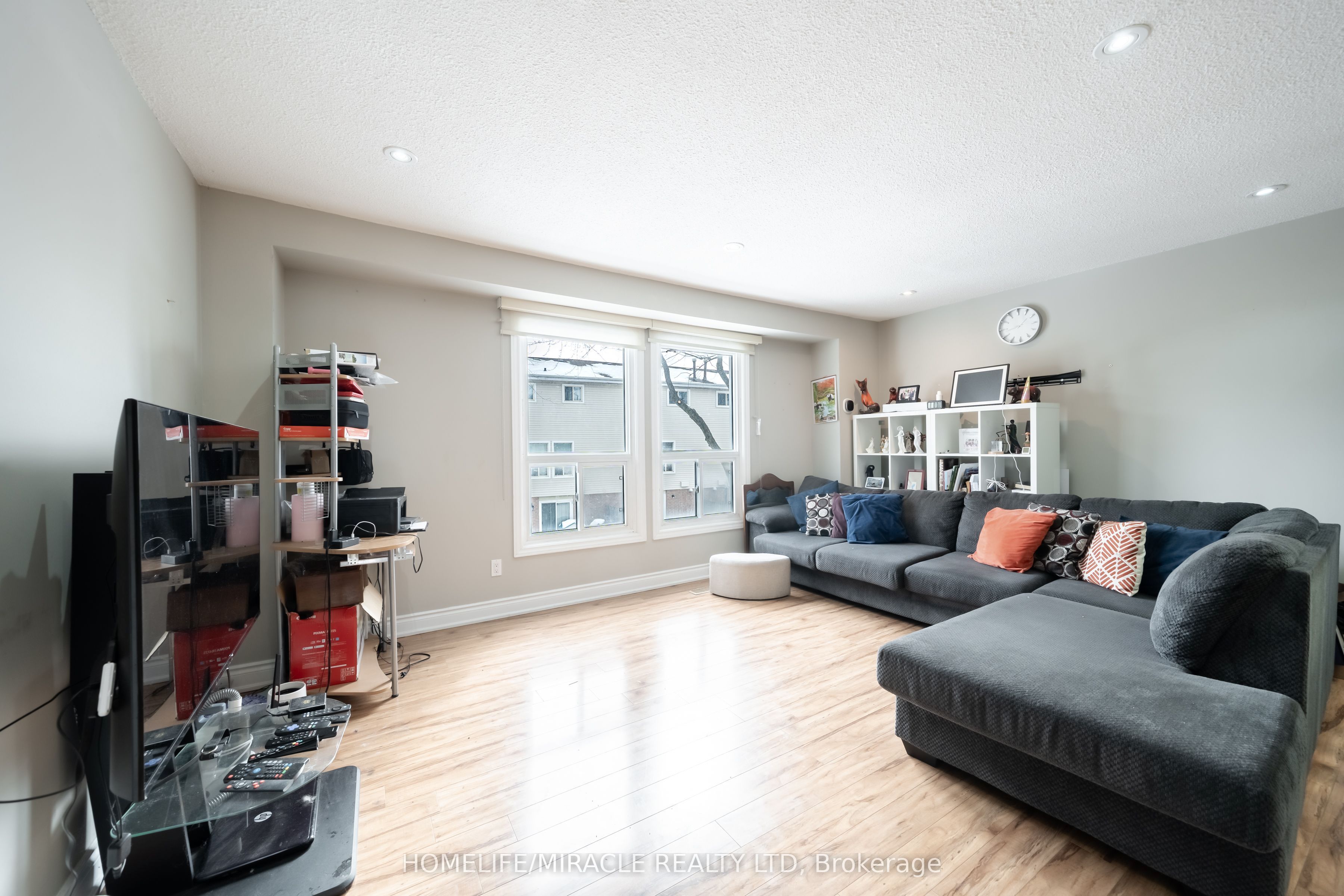 150 Enderby Crescent 150 Property Photo 4