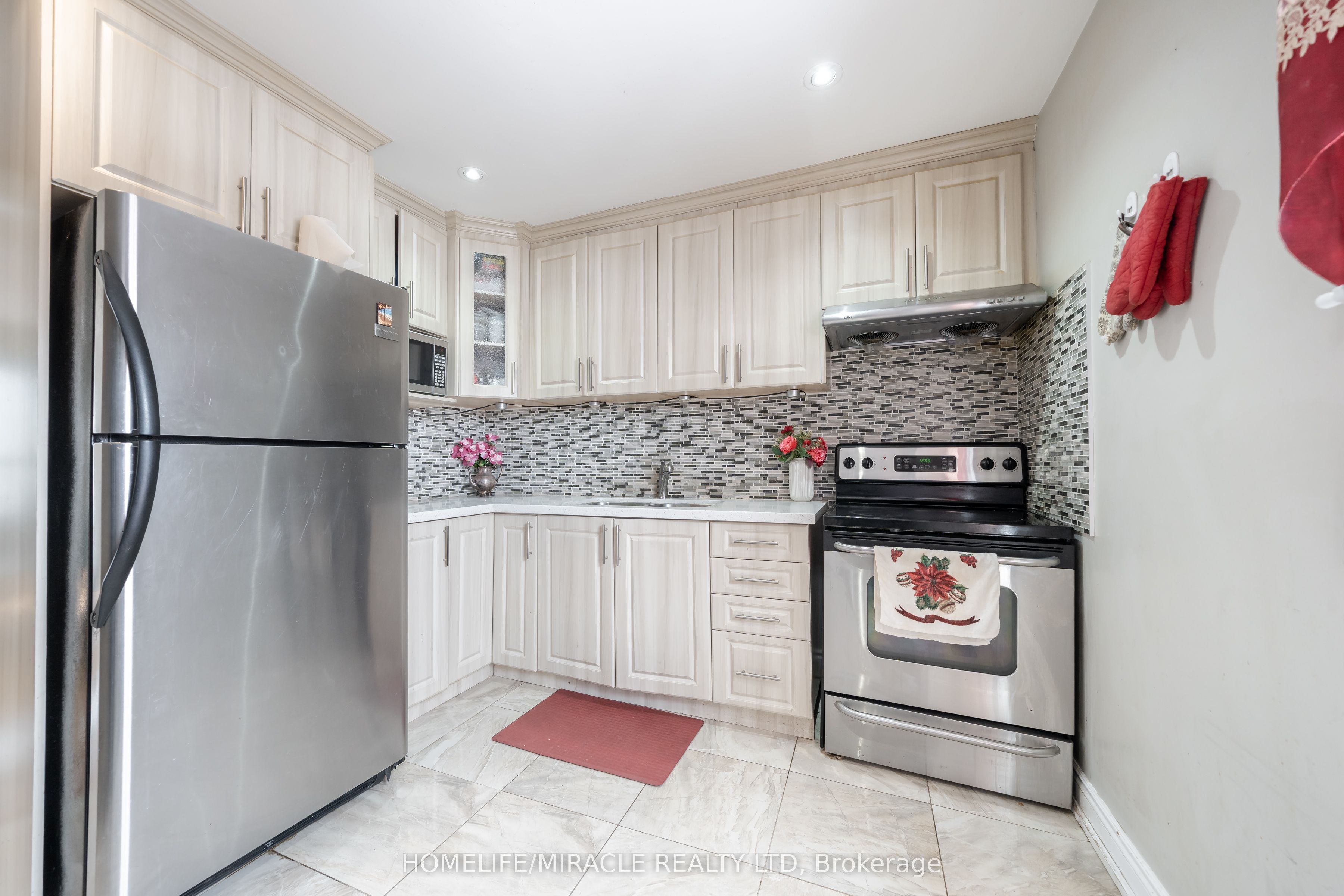 150 Enderby Crescent 150 Property Photo 6