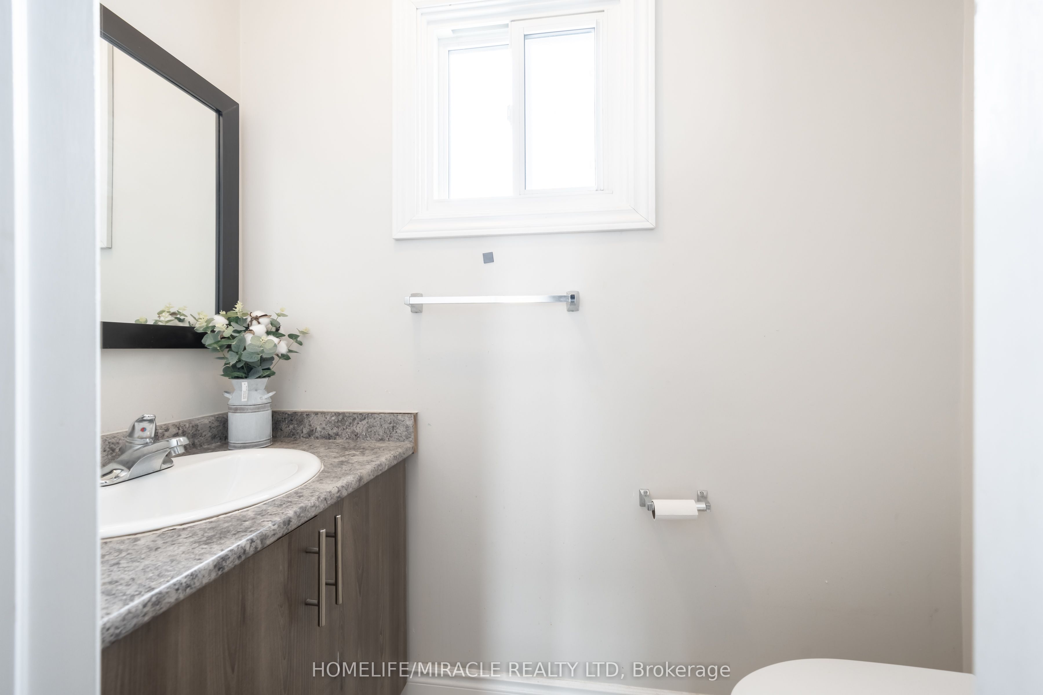 150 Enderby Crescent 150 Property Photo 7