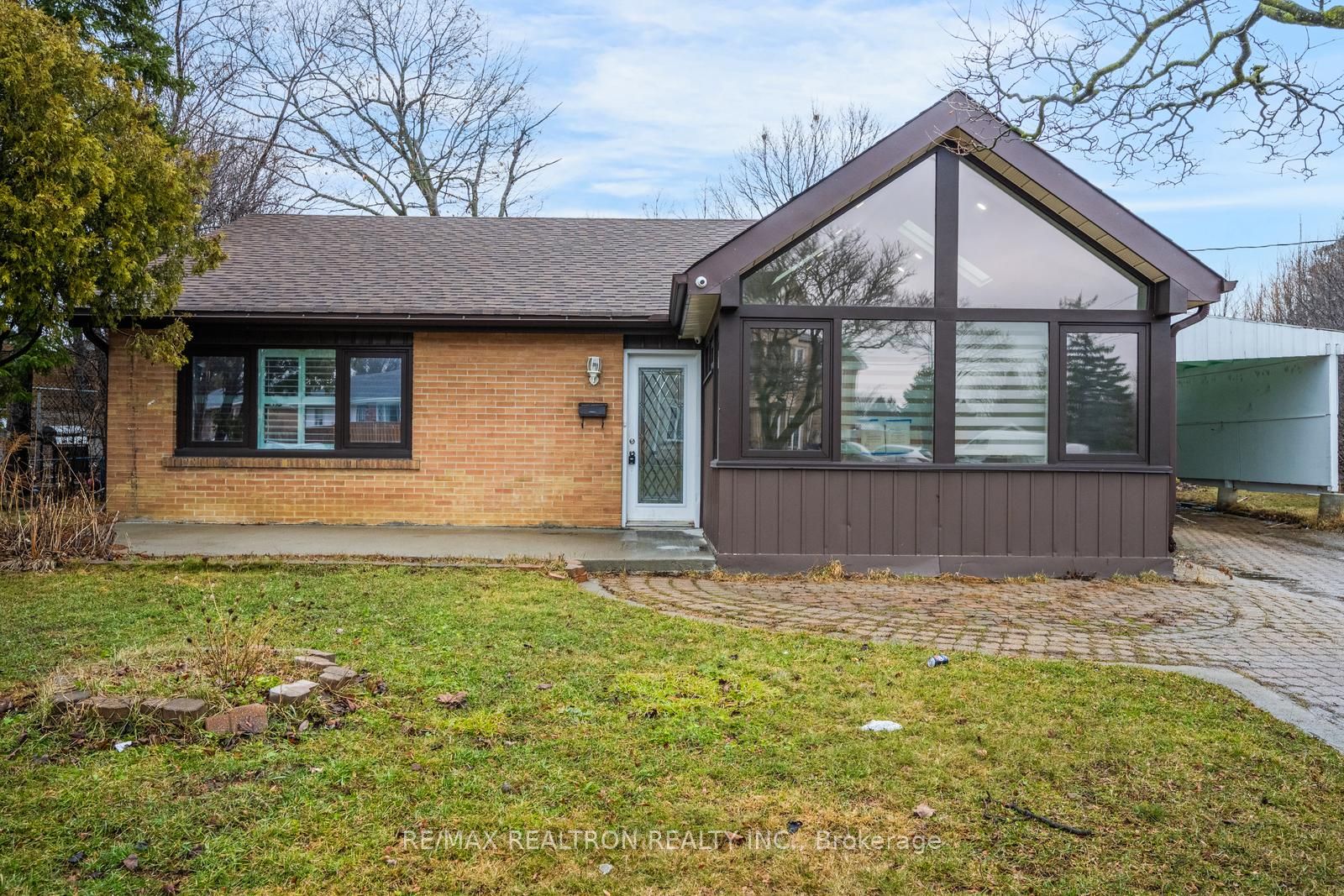 30 Lawrence Crescent