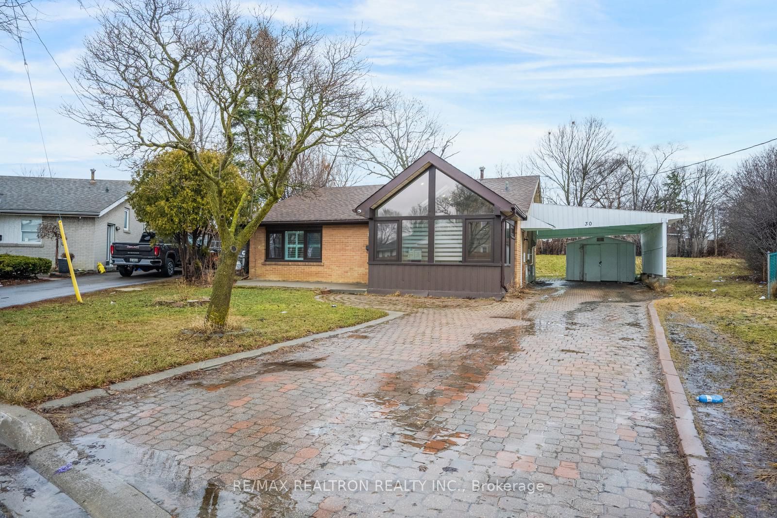 30 Lawrence Crescent Property Photo 2