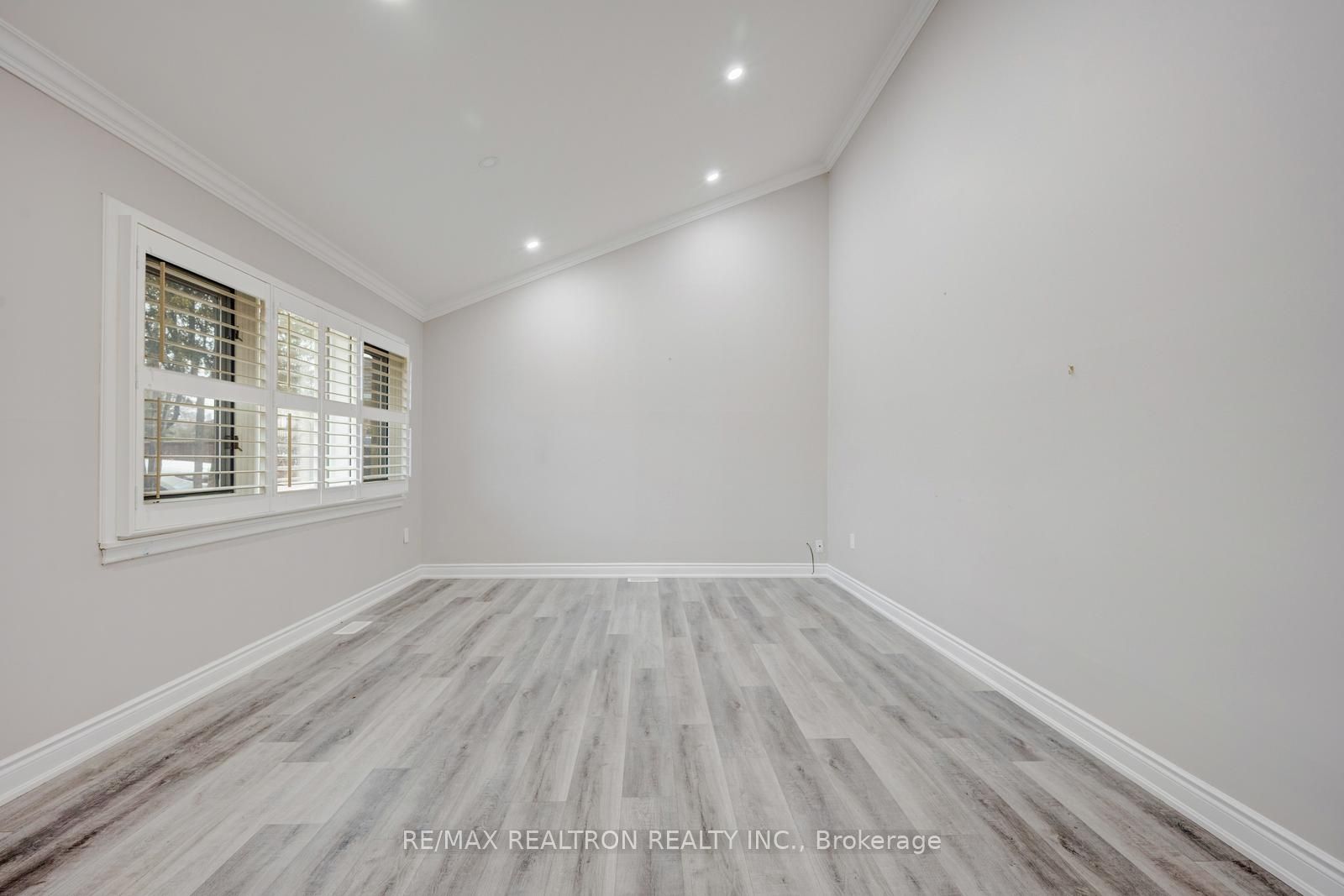 30 Lawrence Crescent Property Photo 8