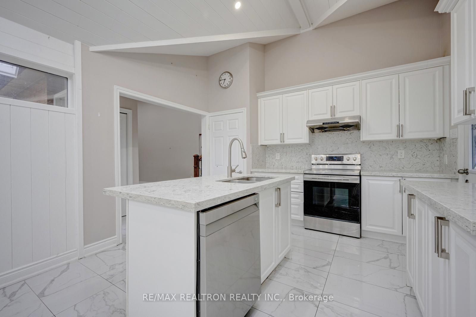 30 Lawrence Crescent Property Photo 13