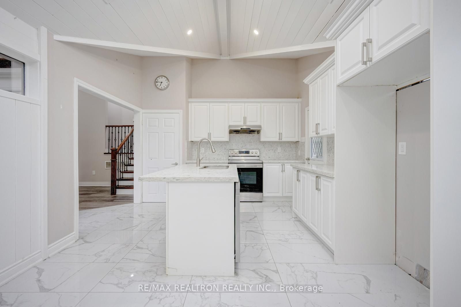 30 Lawrence Crescent Property Photo 15
