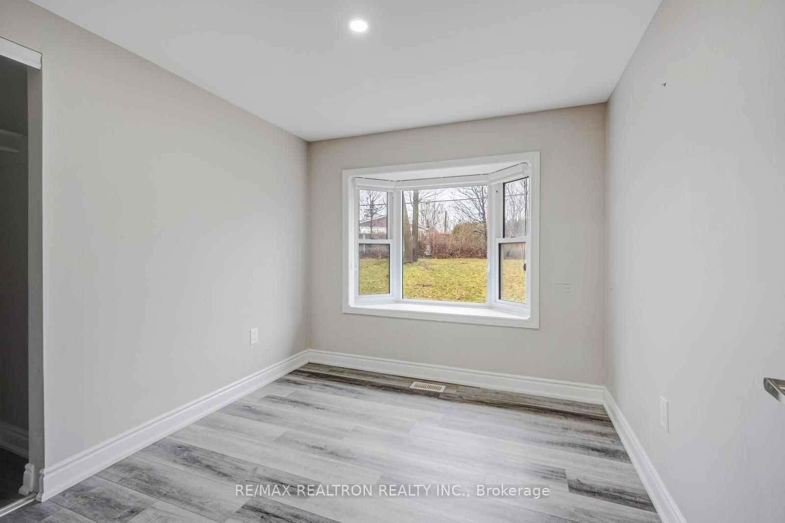 30 Lawrence Crescent Property Photo 23